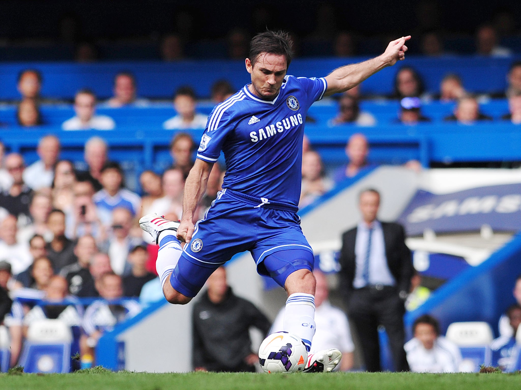 Frank Lampard scored Chelsea's second goal against Hull with a dipping free-kick