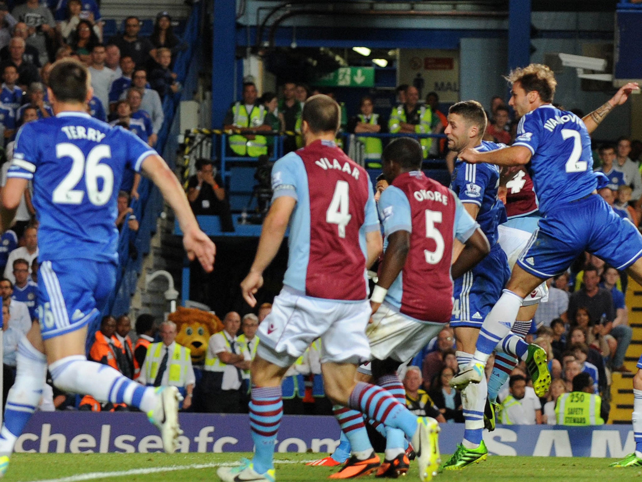 <b>Chelsea</b><br/><br/>
<b>Cech = 7.5 (aggregated score):</b> 8 (Telegraph) 8 (Mirror) 7 (Sun) 7 (Daily Mail) 
<br/><br/>
<b>Ivanovic = 6.3 (as):</b> 7 (Te) 6 (M) 6 (S) 6 (DM) 
<br/><br/>
<b>Cahill = 6.8 (as):</b> 7 (Te) 6 (M) 7 (S) 7 (DM) 
<br/><br/>
<b