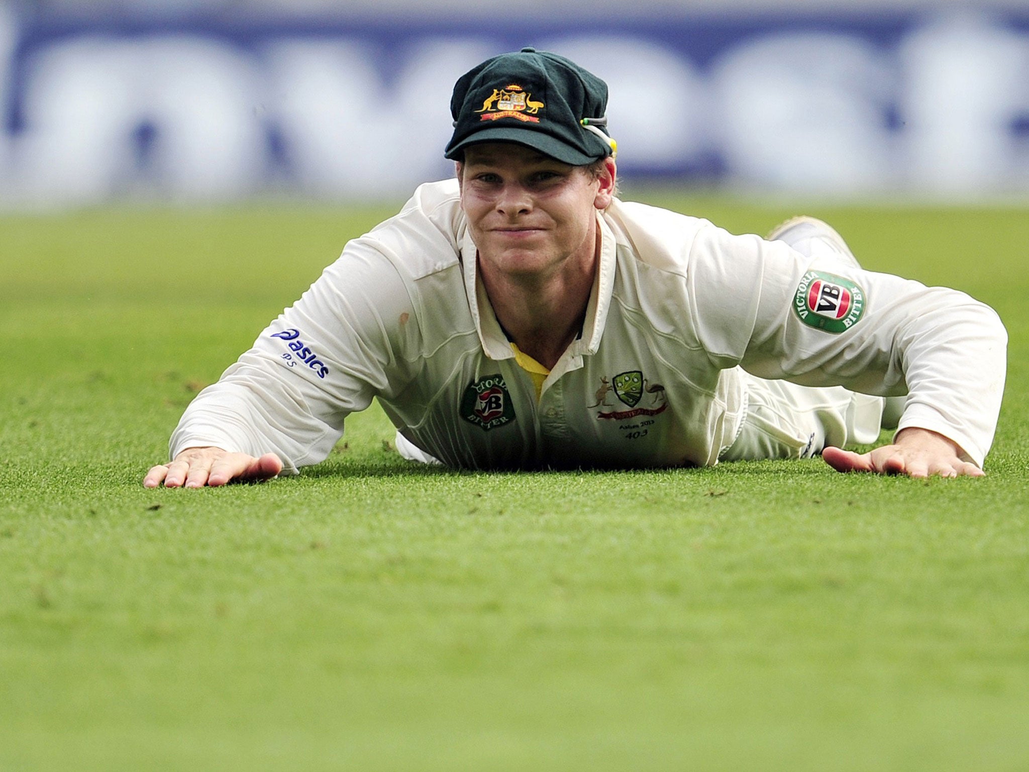 Steve Smith unhappily drops a catch (AFP/Getty)