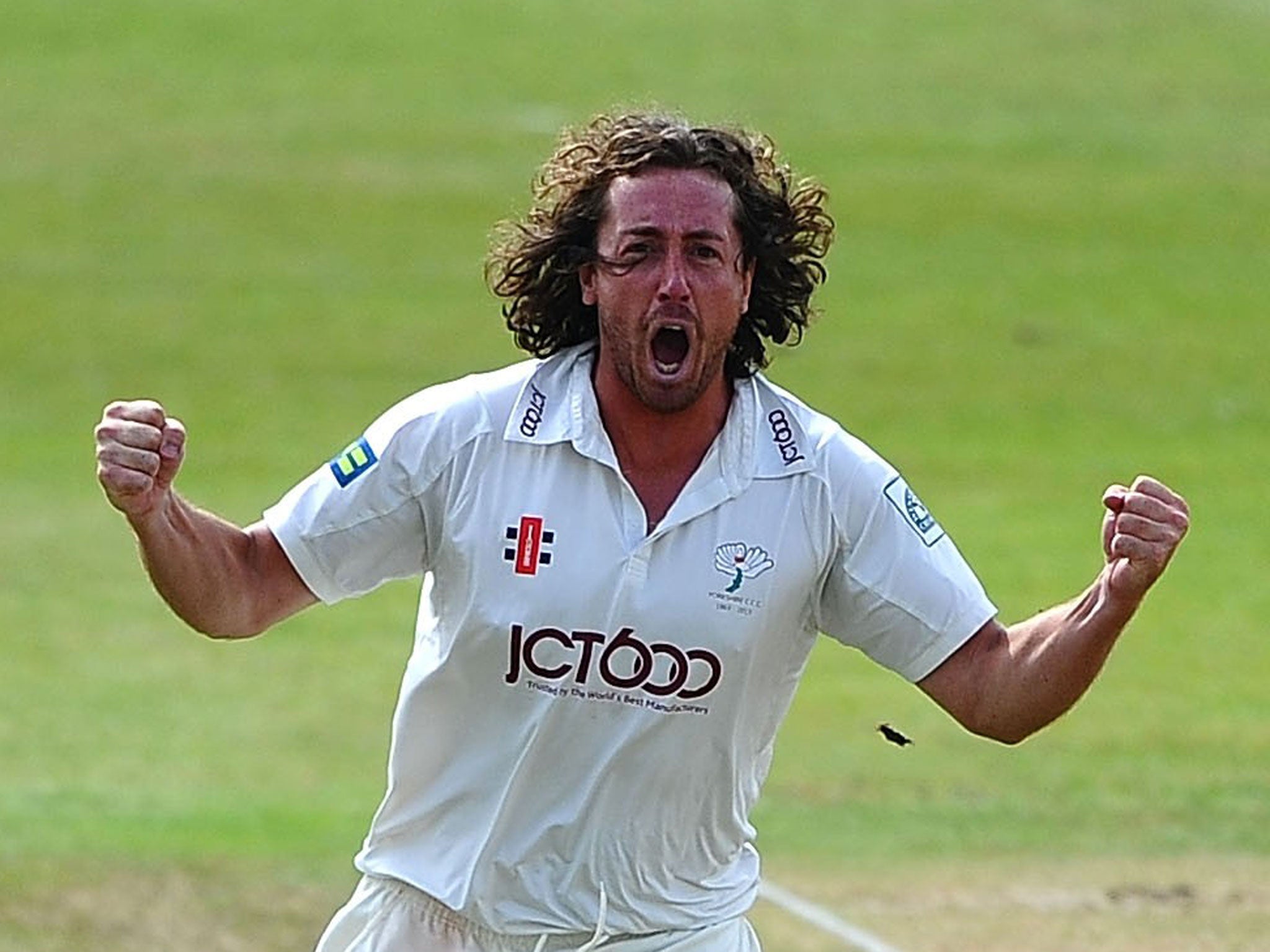 Ryan Sidebottom celebrates the wicket of David Husse