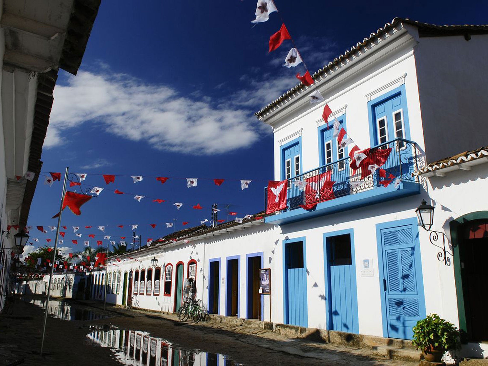 The exterior of Casa Turquesa