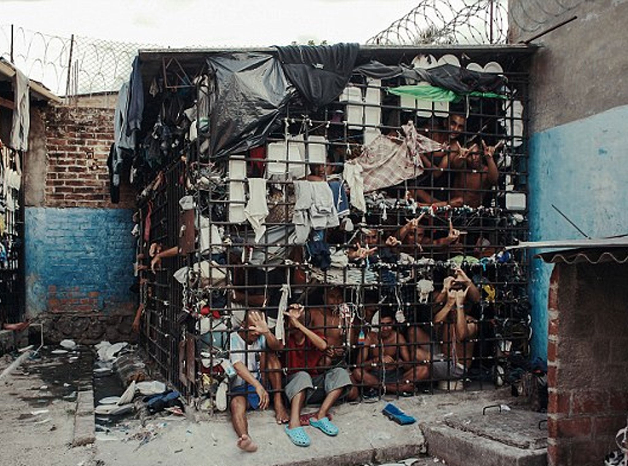 Although they were only designed for a maximum 72-hour stay, many of the prisoners have been held in the police prison cells for over a year, thanks to a severe overcrowding problem within El Salvador’s long-term prison system.