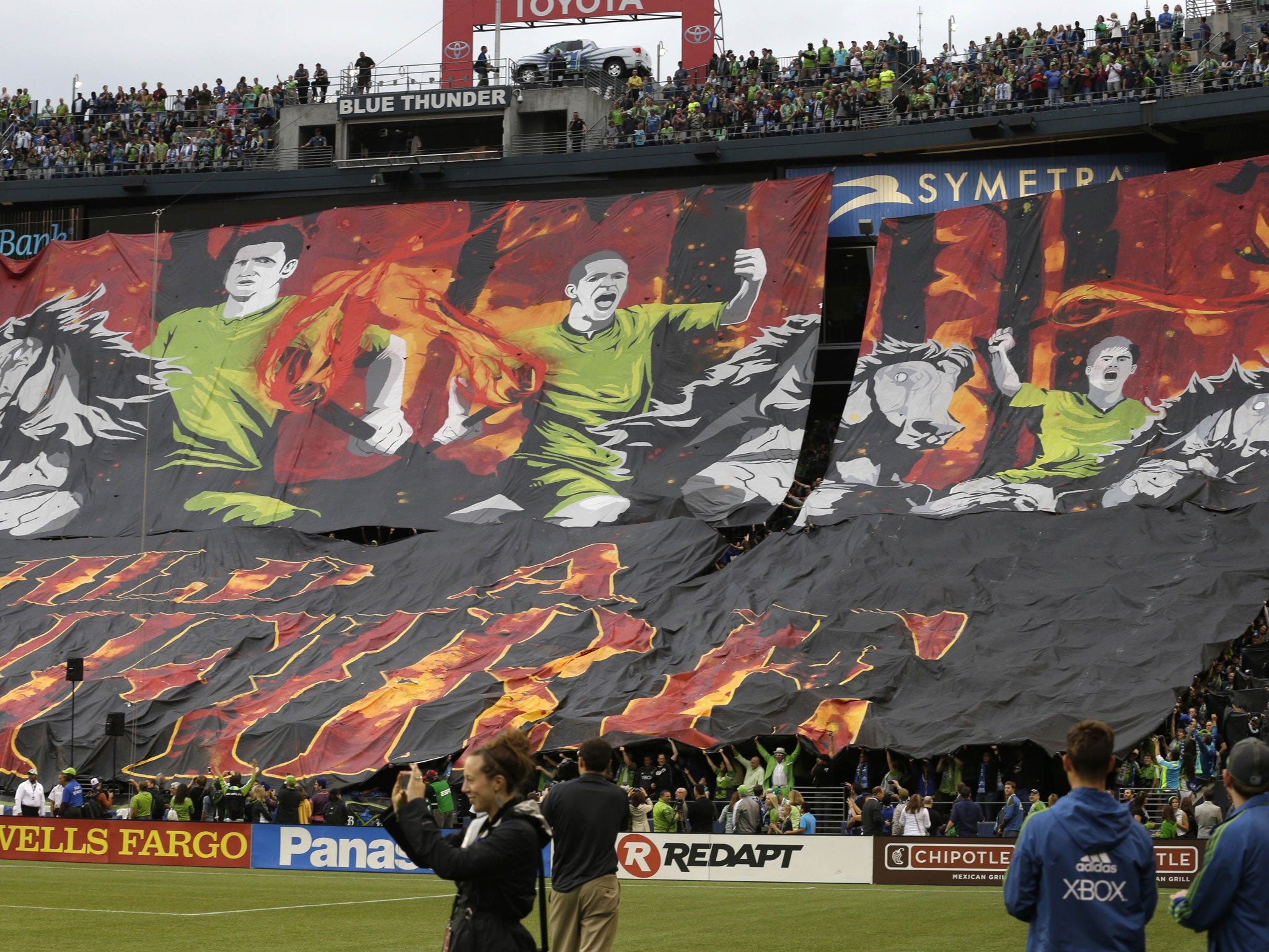 Clint Dempsey pictured on a giant 'tifo'