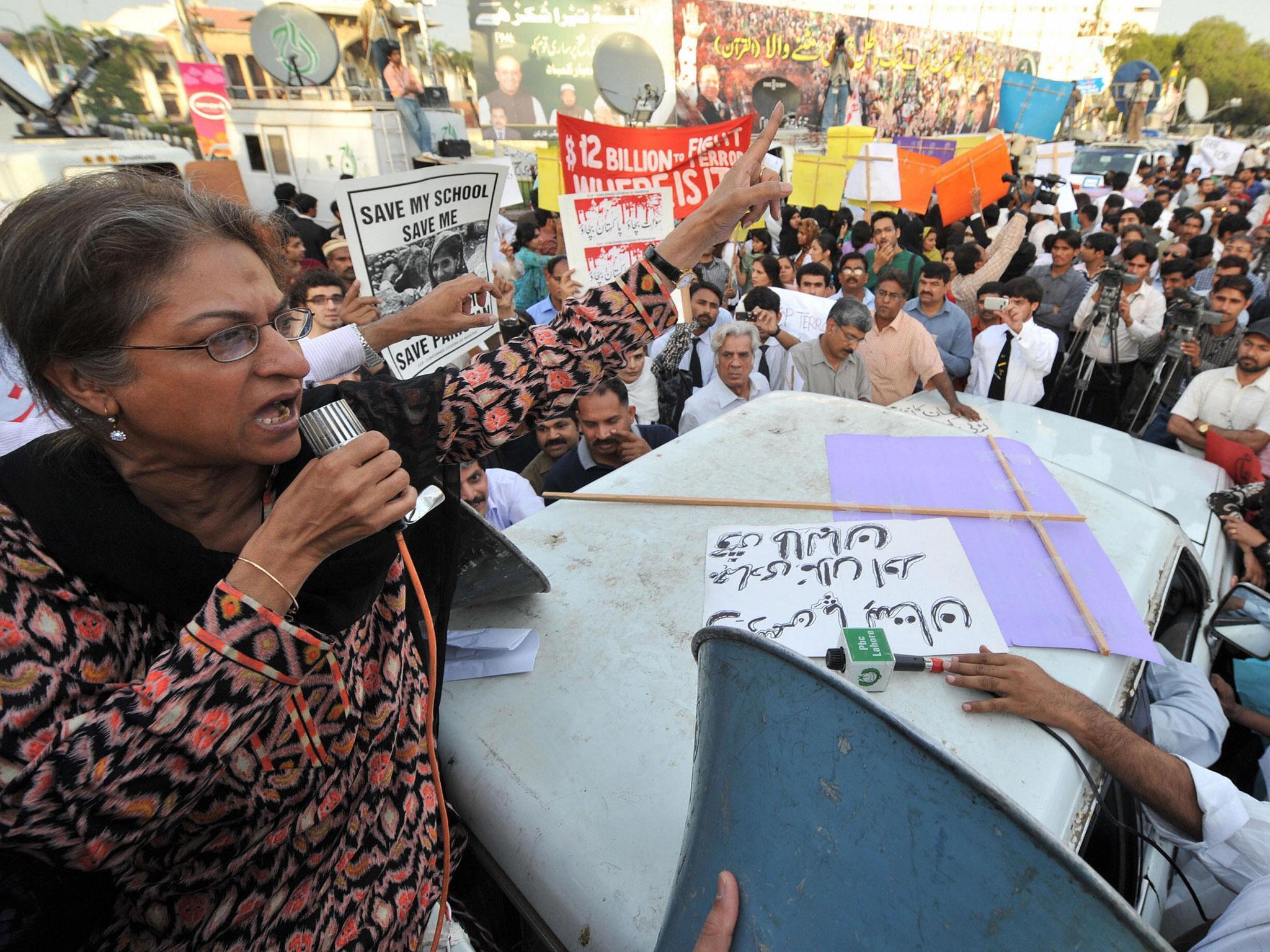 Pakistani human rights activist and lawyer Asma Jahangir addresses a protest rally in Lahore on April 4, 2009