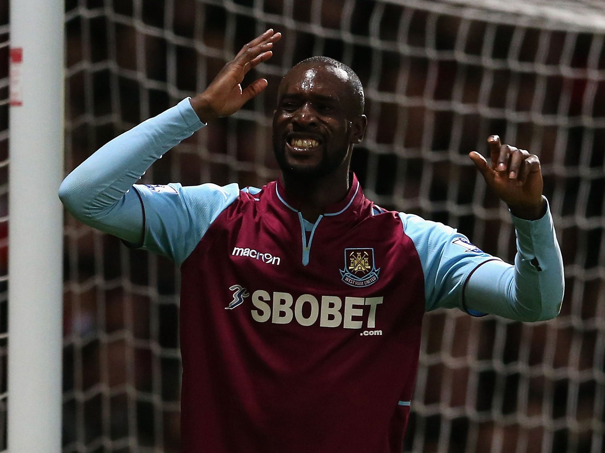 Carlton Cole had been close to a West Ham return until talks broke down over his fitness