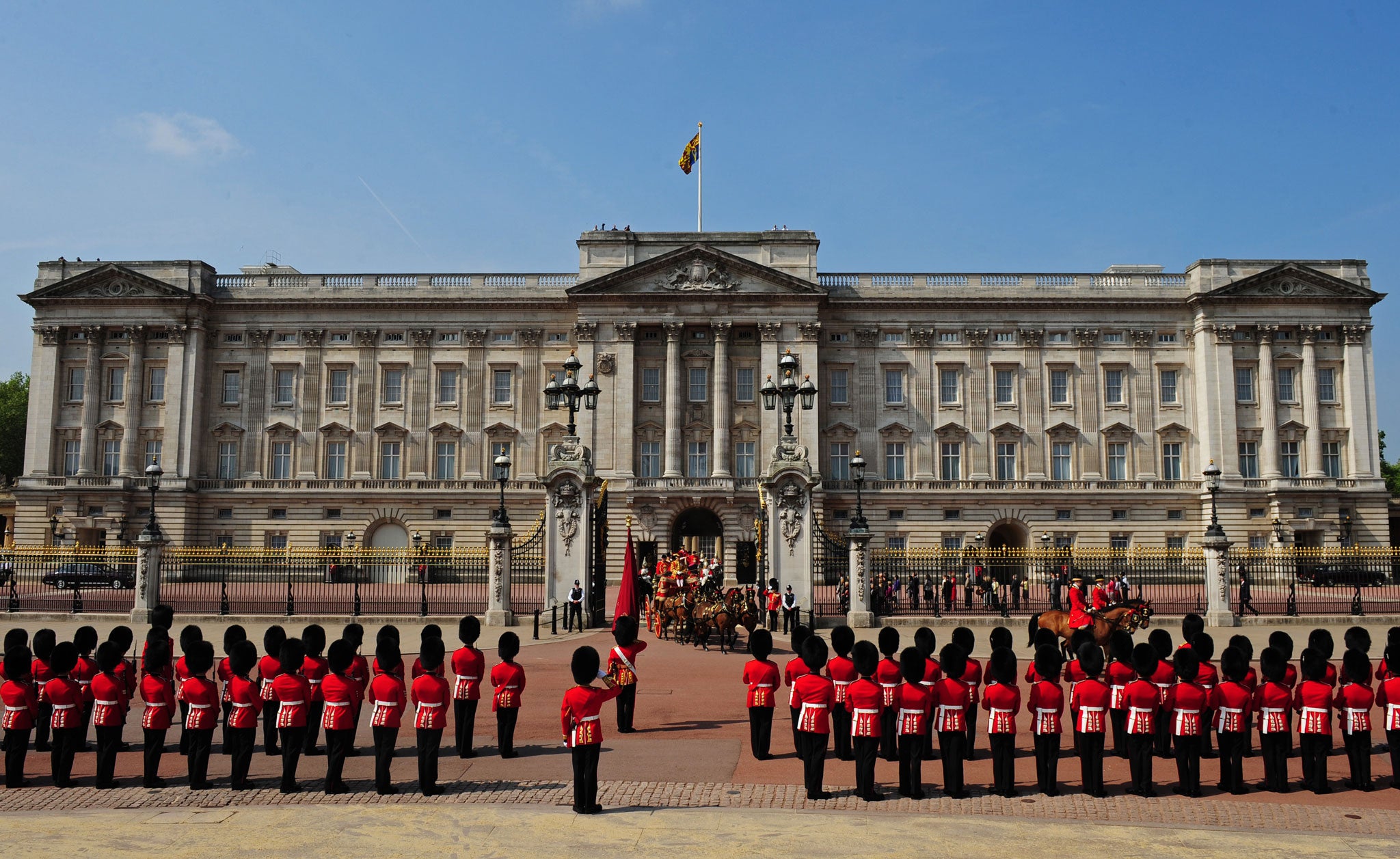 Two men have been arrested on suspicion of an attempted burglary at Buckingham Palace