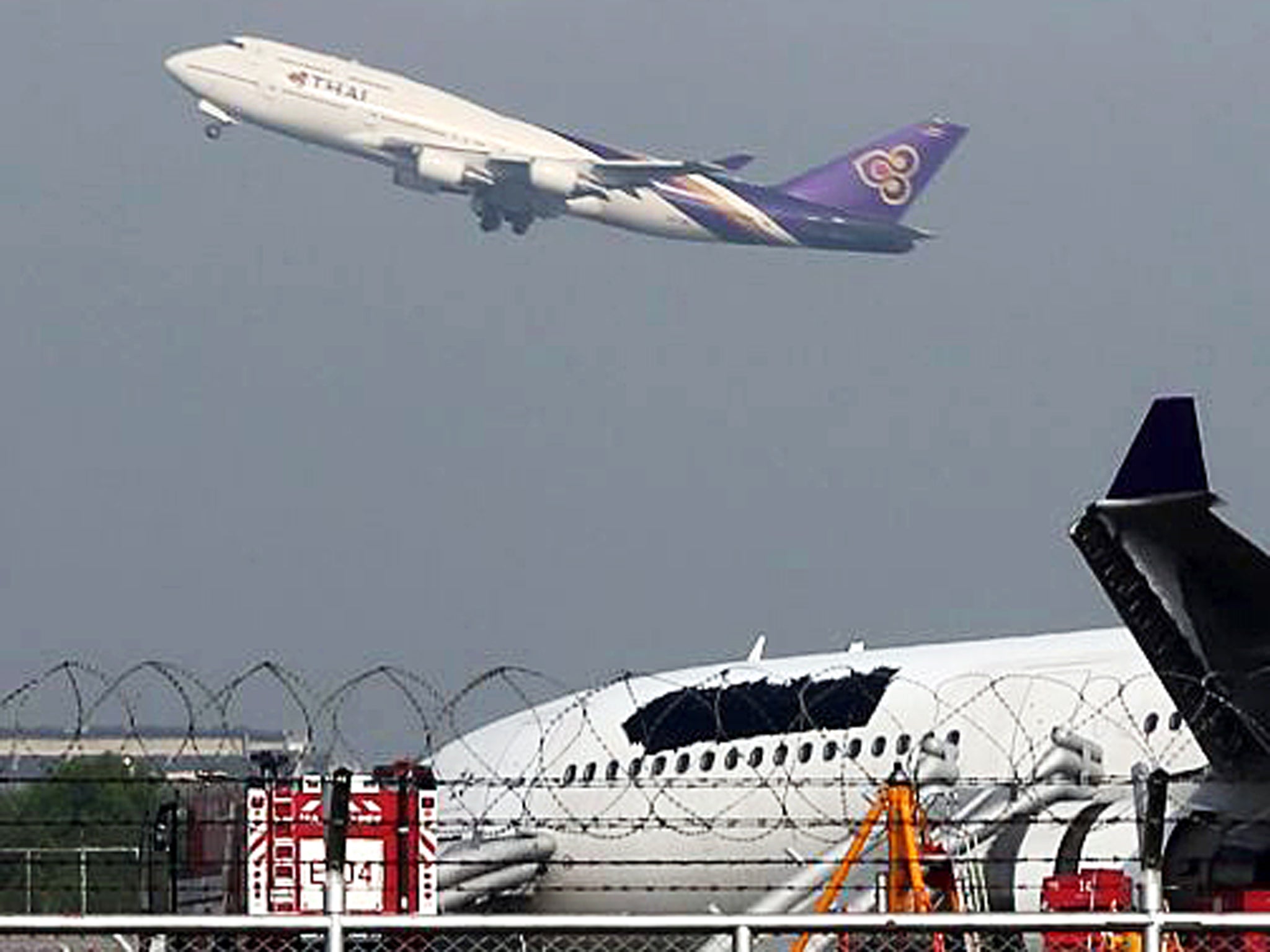 Black out: the obscured Thai Airways logo