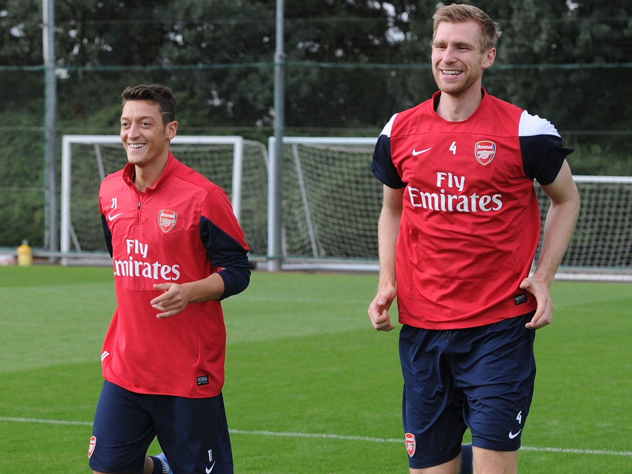 Mesut Ozil trains with Per Mertesacker at London Colney