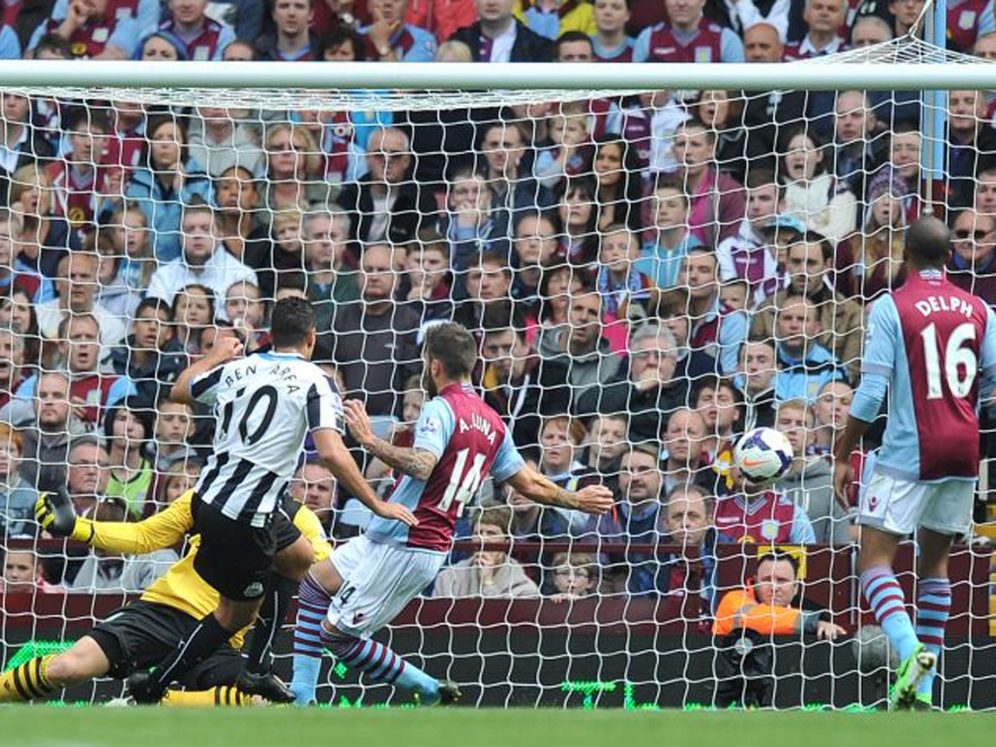 The Frenchman Hatem Ben Arfa cut in from the right and powered in a shot