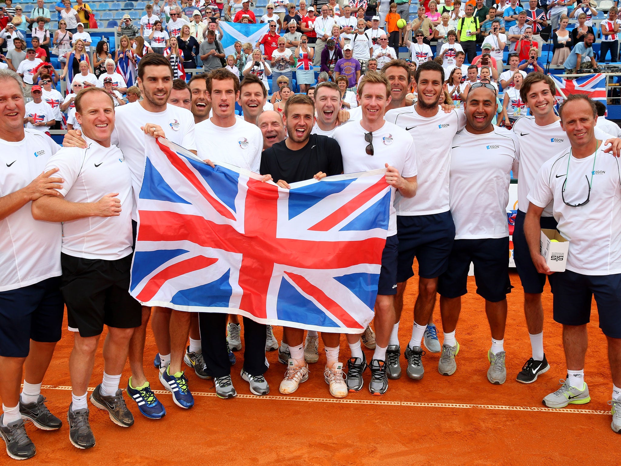 Louis Cayer, Matt Little, Colin Fleming, Leon Smith, Ross Hutchins, Andy Murray Daniel Evans, Jonny Marray, Colin Beecher and James Ward celebrate
