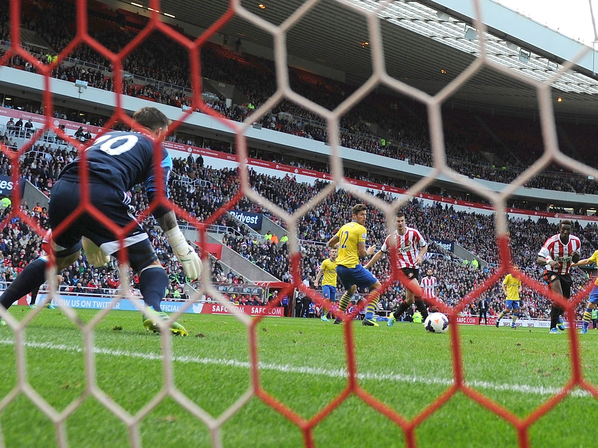 <b> Sunderland</b><br/><br/>
<b> Westwood = 7 (aggregated score):</b> 6 (Telegraph) 7 (Mirror) 8 (Sun) 7 (Daily Mail) 7 (Times)
<br/><br/>
<b> Celustka = 5.8 (as):</b> 6 (Te) 5 (M) 6 (S) 6 (DM) 6 (Ti)
<br/><br/>
<b> Colback = 5.2 (as):</b> 5 (Te) 5 (M) 5