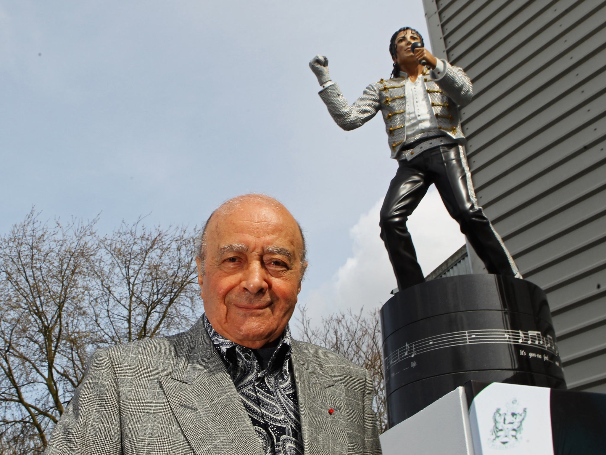 Mohamed Al Fayed unveils a statue in tribute to Michael Jackson