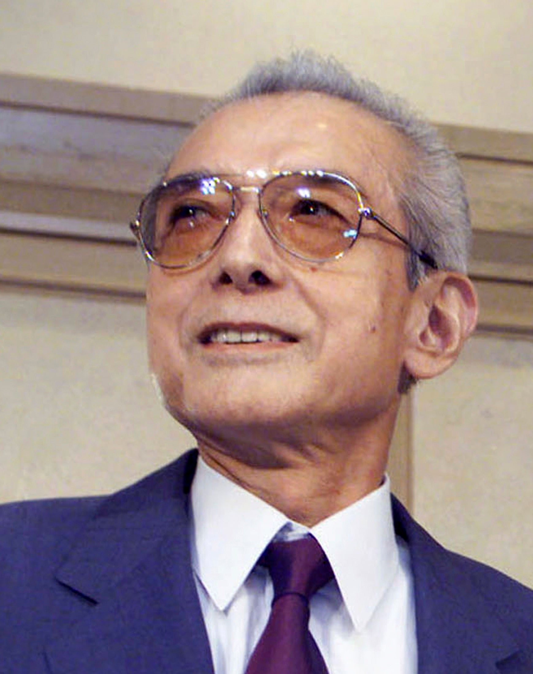 Hiroshi Yamauchi poses for photographers at a Tokyo hotel in September 1999.