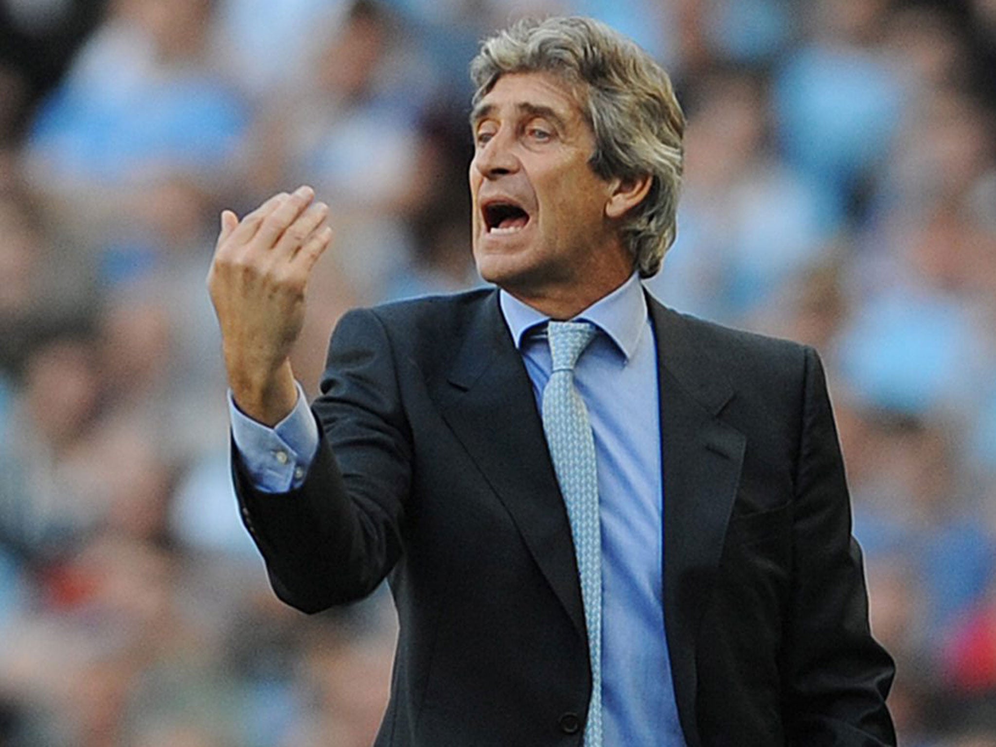 Manuel Pellegrini's Manchester City will hope to bounce back against Everton