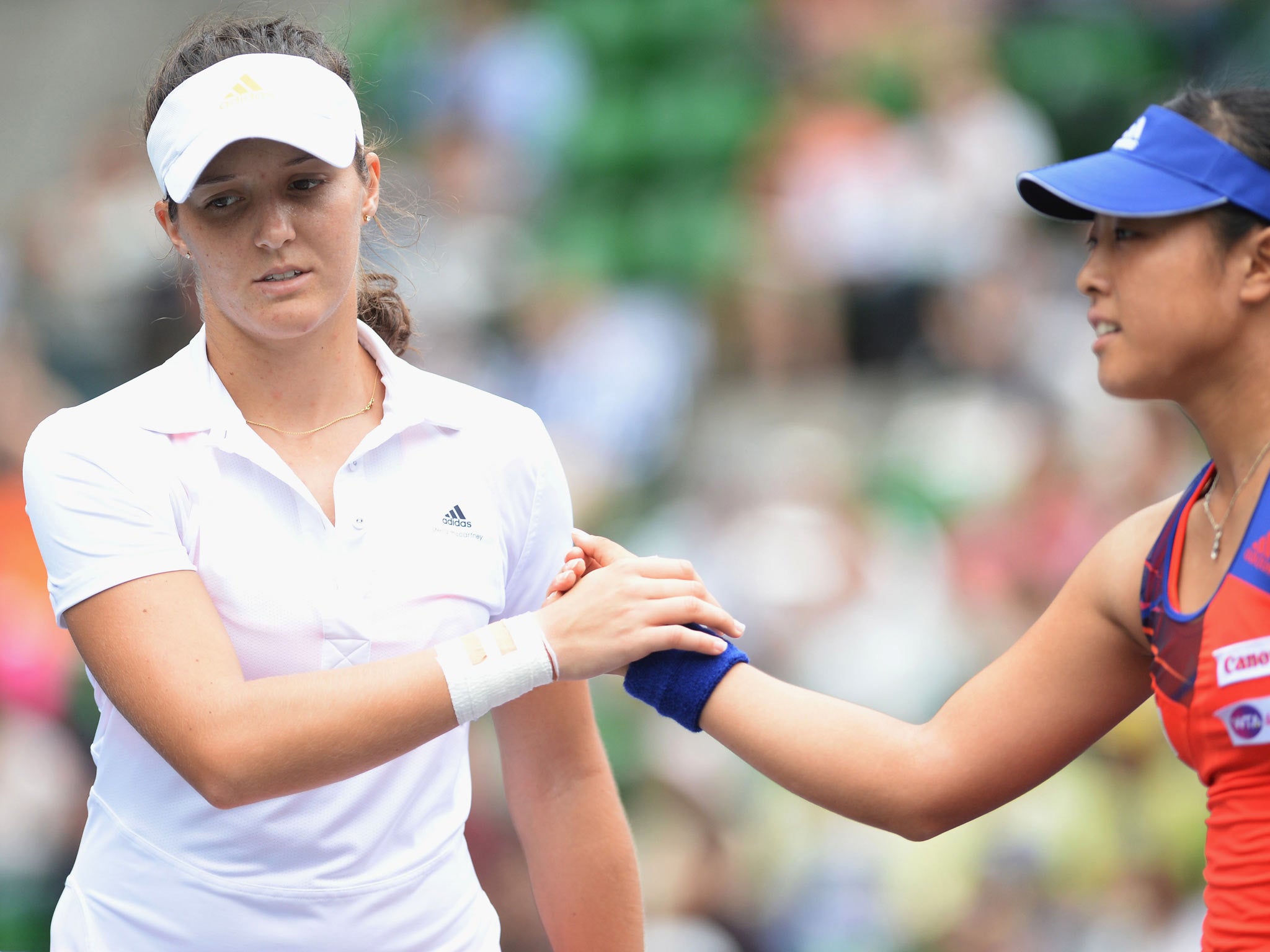 Laura Robson of Great Britain shakes hands with Ayumi Morita