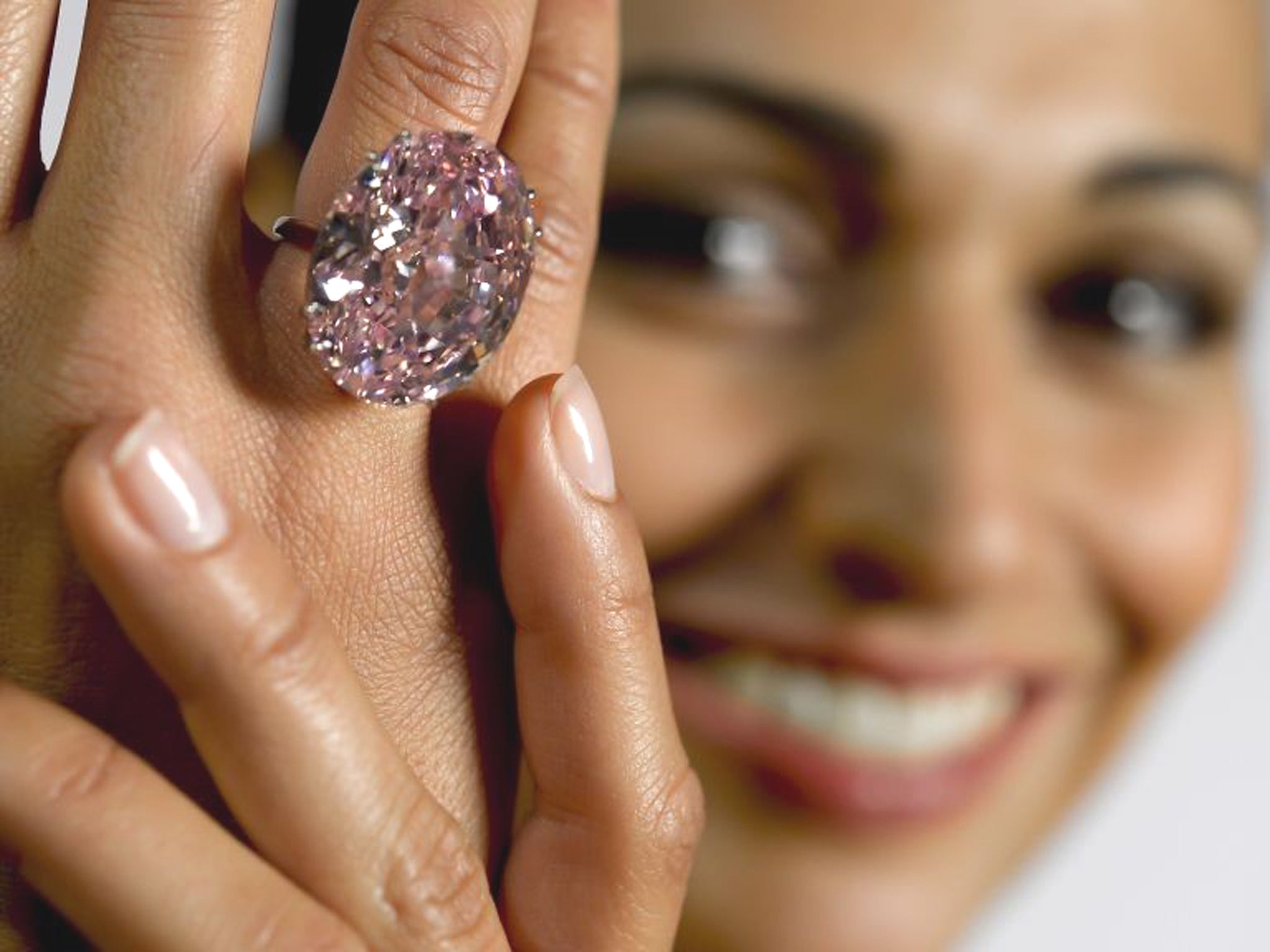 Oval-cut 59.6 carat jewel is the largest flawless or internally flawless, fancy vivid pink diamond that the Gemological Institute of America (GIA) has ever graded