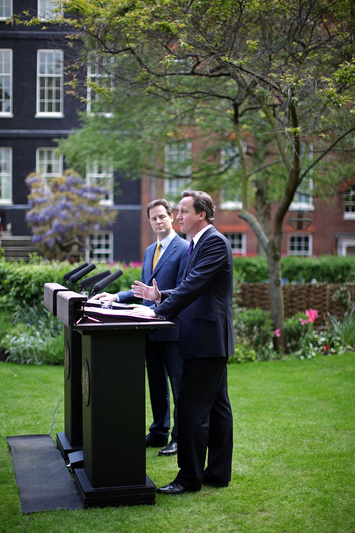 Clever student politicians? Nick Clegg and David Cameron in the Rose
Garden at 10 Downing Street, London, 2010