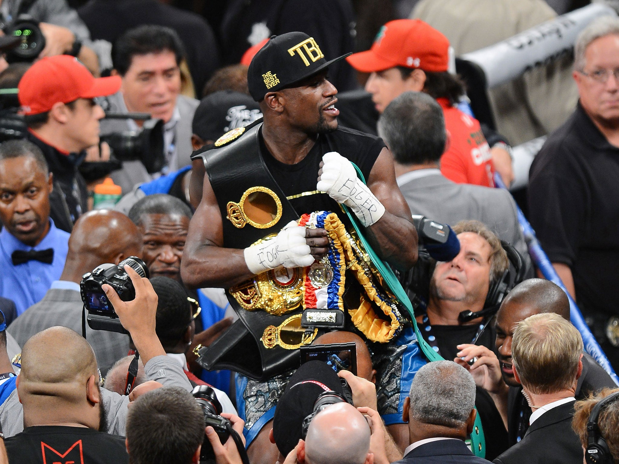 Floyd Mayweather celebrates after beating Saul Alvarez