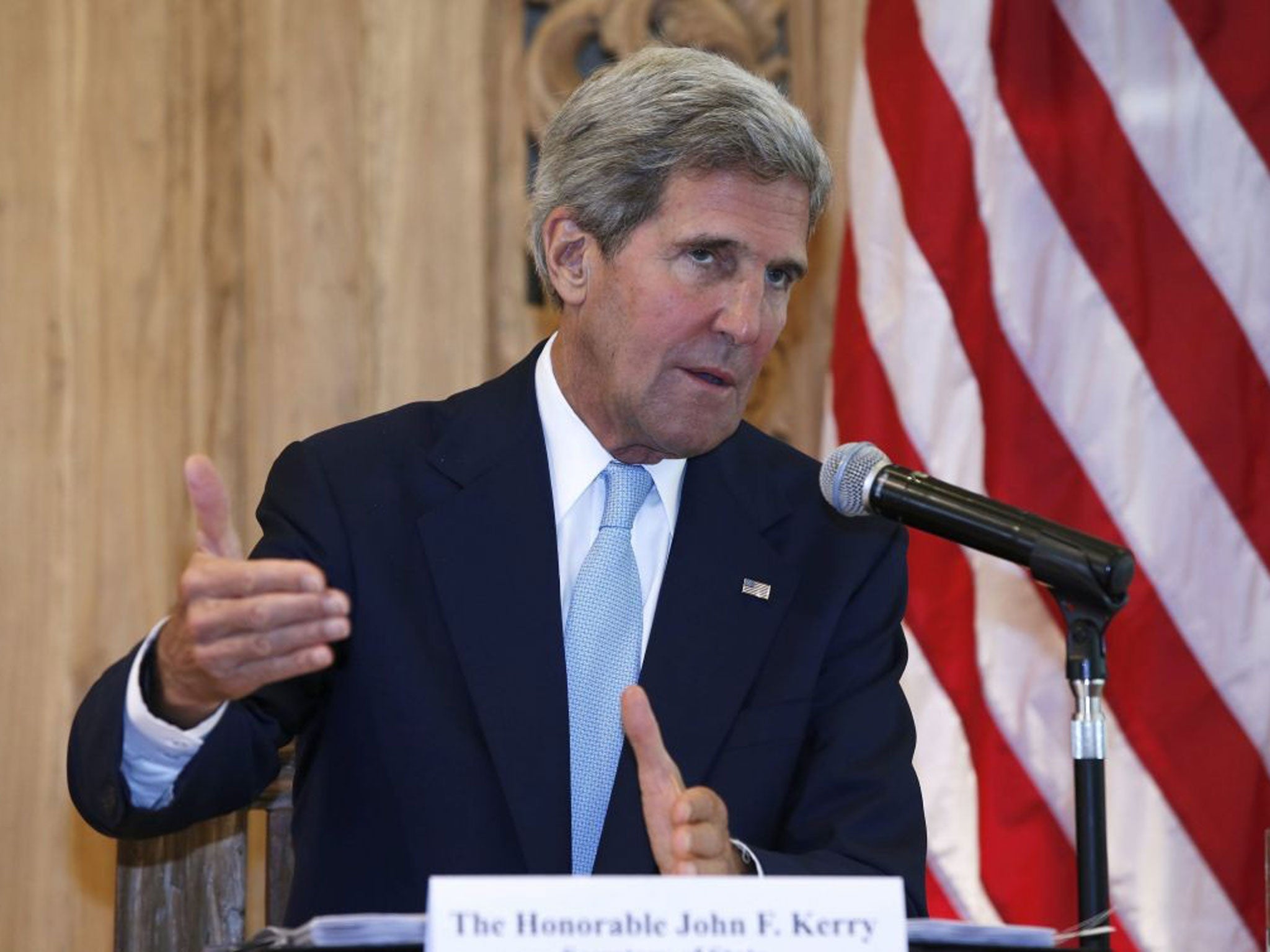 US Secretary of State John Kerry has praised President Bashar al-Assad's regime in Syria for swiftly complying with a UN mission to oversee the destruction of its chemical weapons stockpile