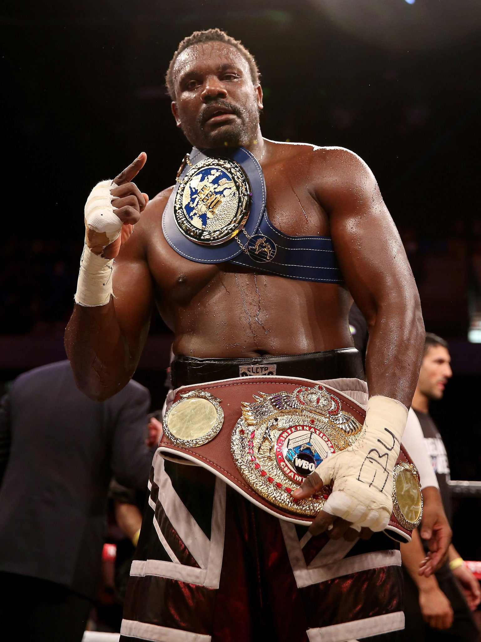 Dereck Chisora will make the first defence of his European heavyweight title against Switzerland's Arnold Gjergjaj on 30 November