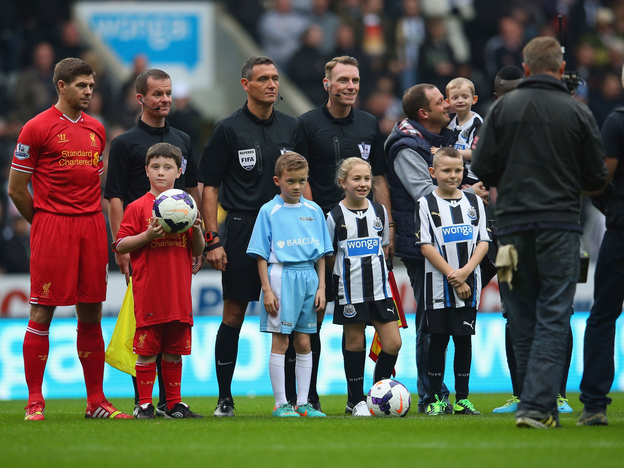 Steven Gerrard poses with the mascots before the kick off