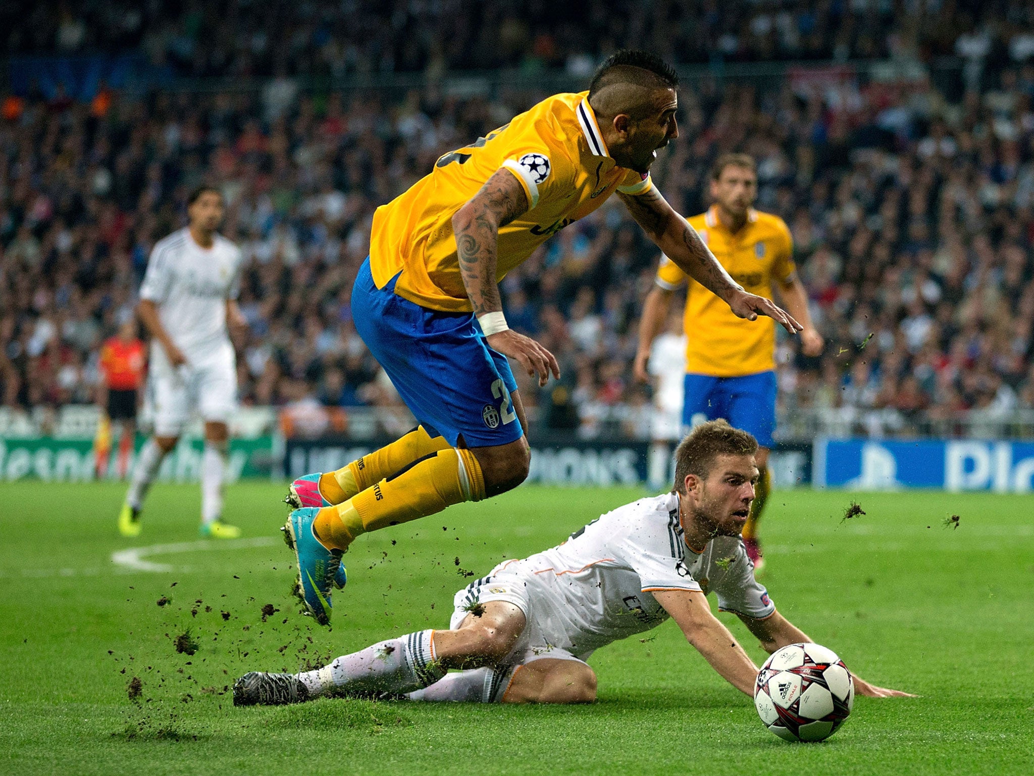 Arturo Vidal of Juventus (L) clashes with Asier Illarramendi (R) of Real Madrid