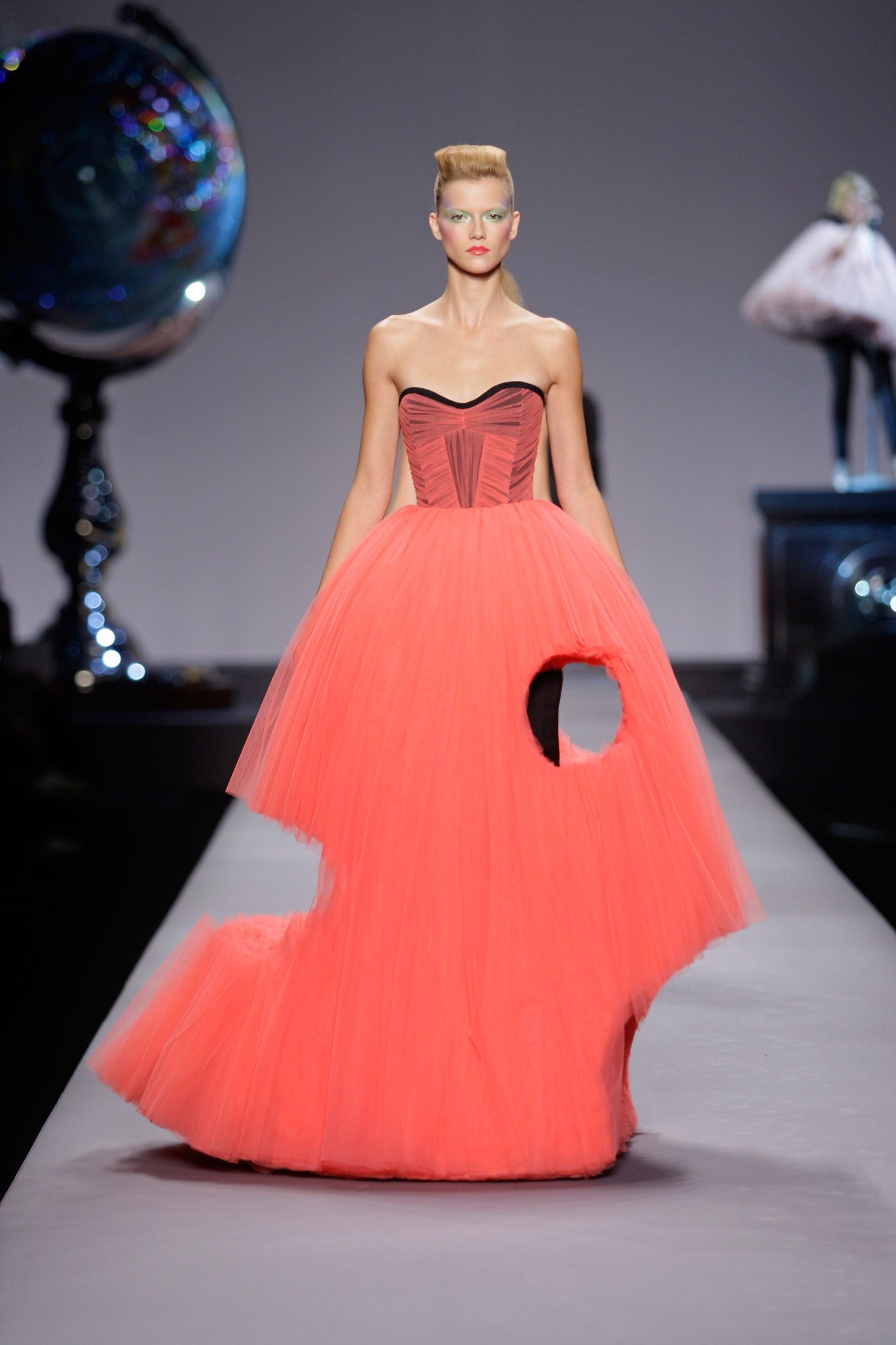 Viktor &amp; Rolf's chainsaw-hacked tulle for spring 2010