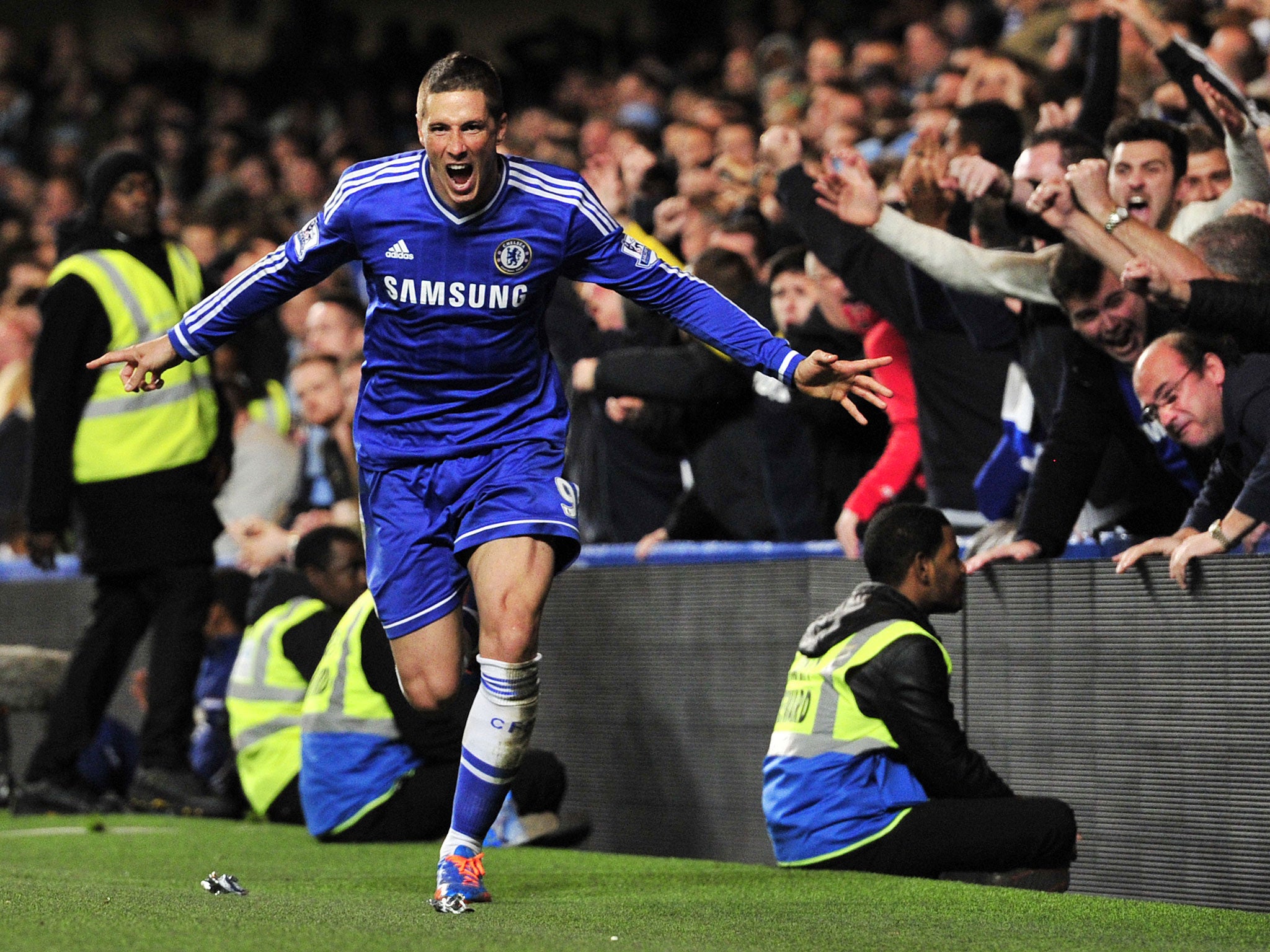 LONDON, ENGLAND - OCTOBER 27: Chelsea's striker Fernando Torres celebrates scoring his team's second and winning goal during the  Premier League football match between Chelsea and Manchester City at Stamford Bridge