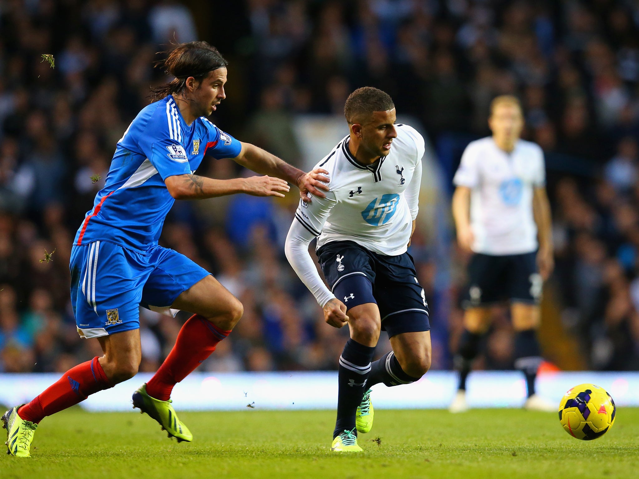 Tottenham defender Kyle Walker has signed a new contract until 2019