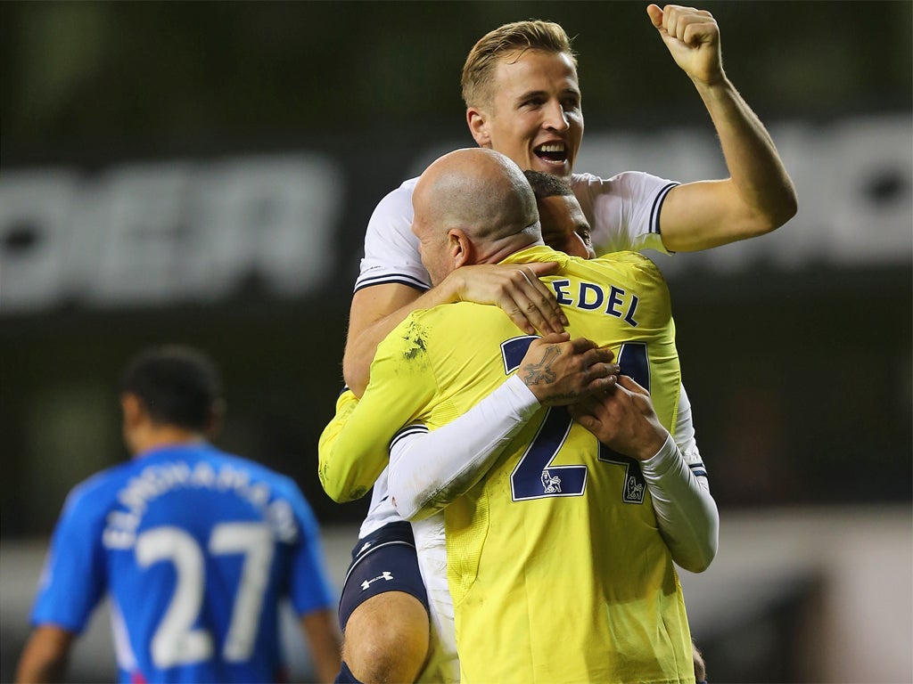 Harry Kane celebrates with goalkeeper Brad Friedel