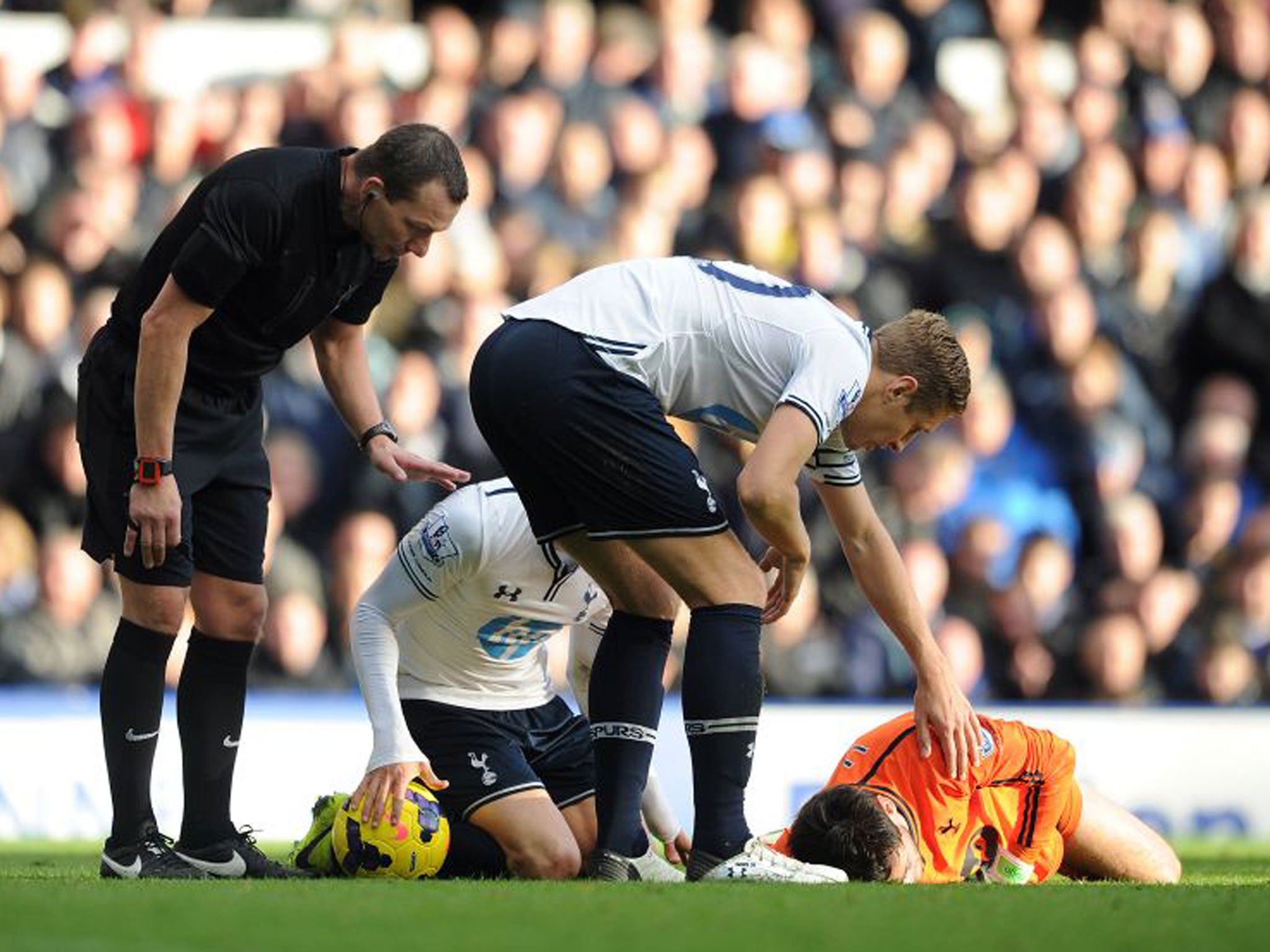 Tottenham goalkeeper Hugo Lloris lies stricken on the Goodison Park pitch after colliding with Romelu Lukaku