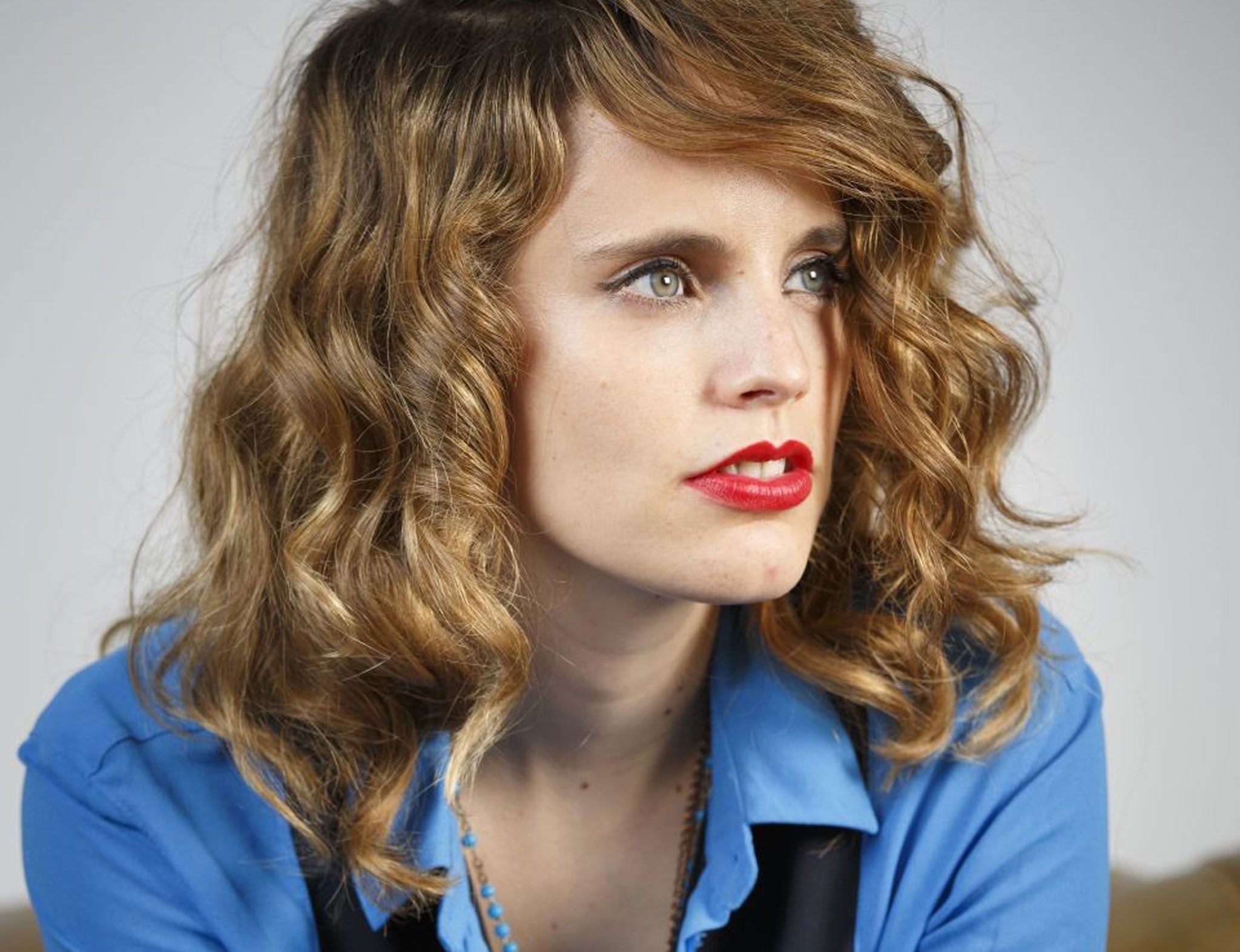 Anna Calvi in quiet mode