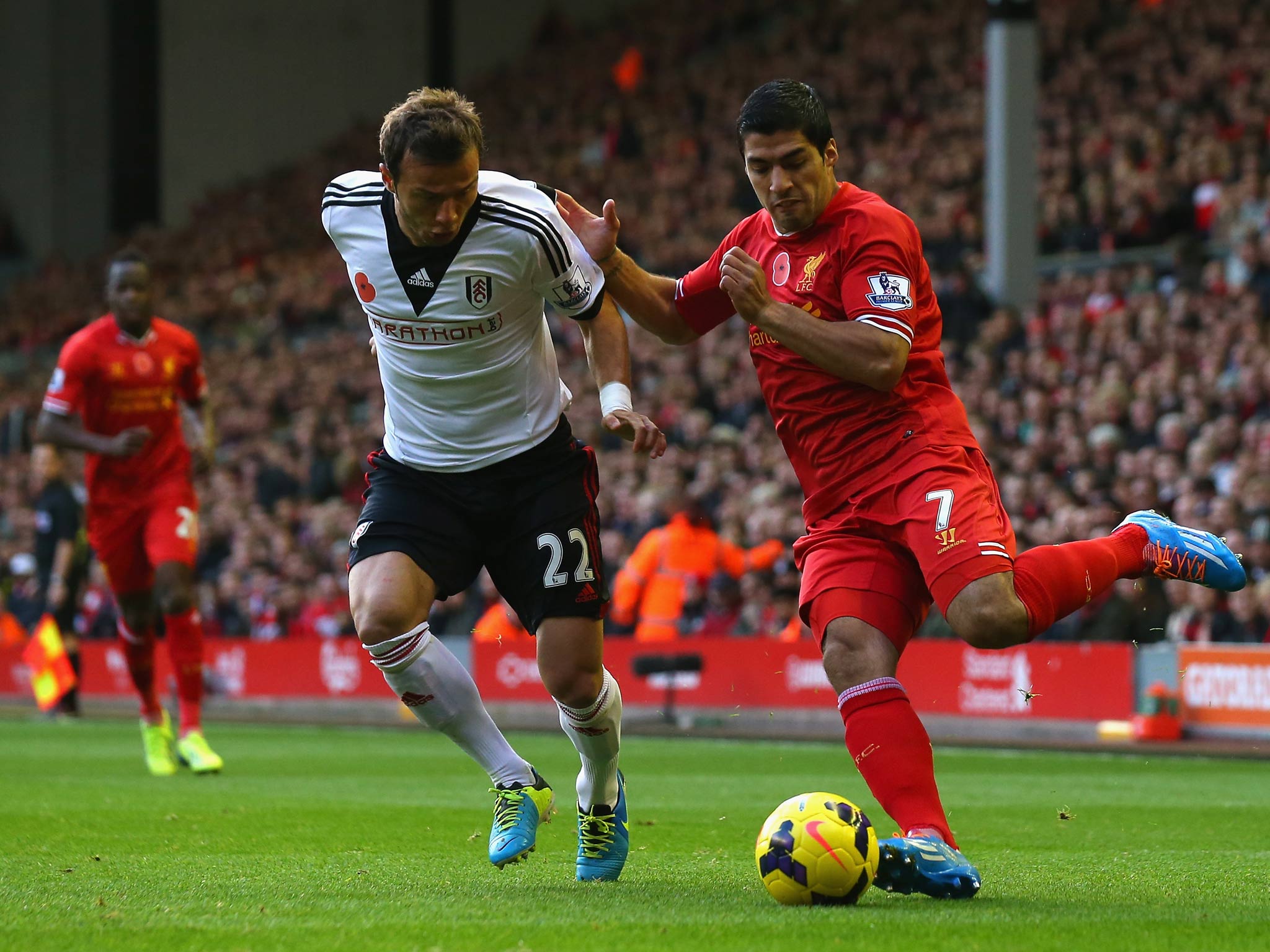 Luis Suarez shows his trickery against Fulham