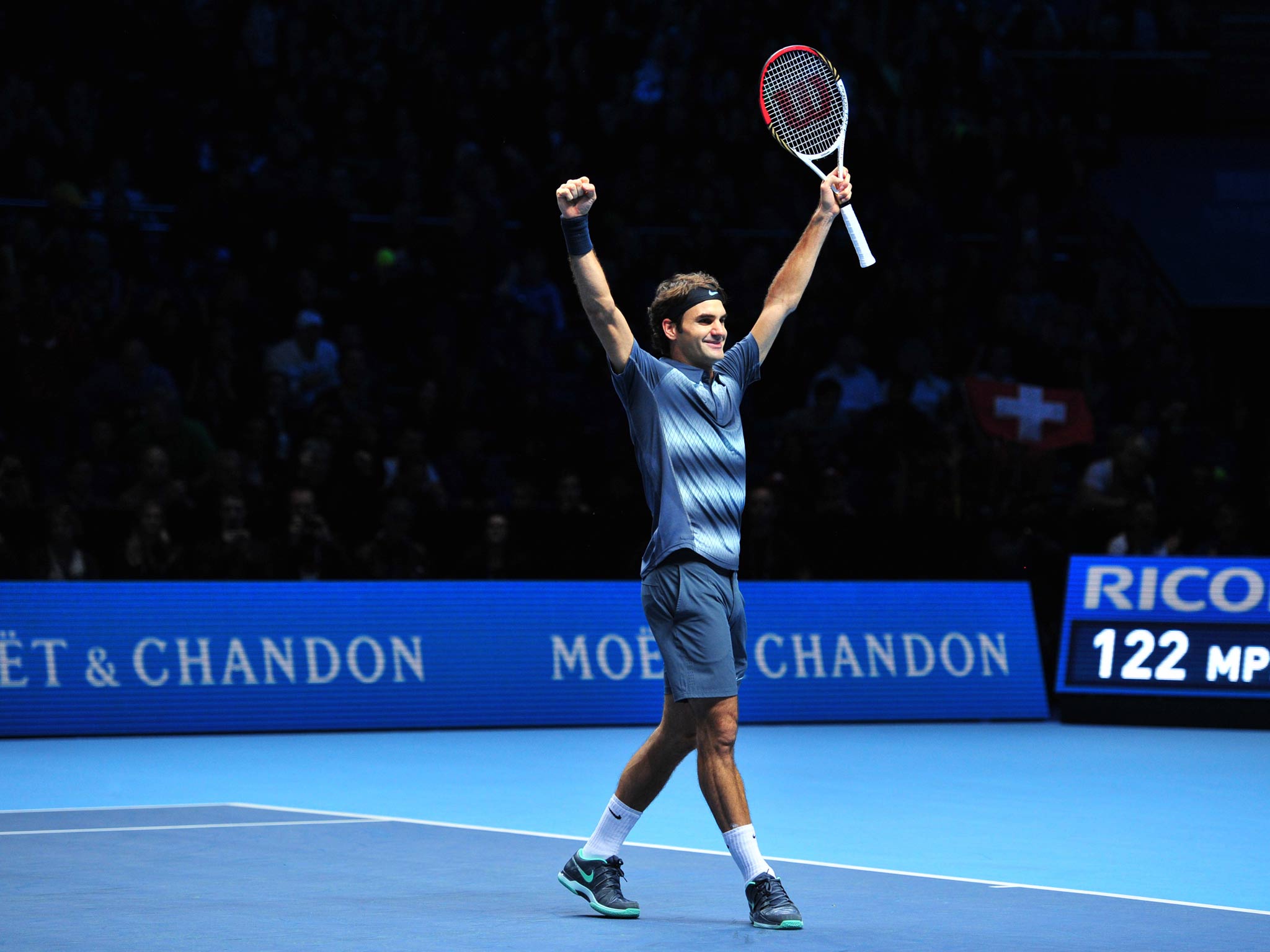 Roger Federer celebrates victory over Del Potro