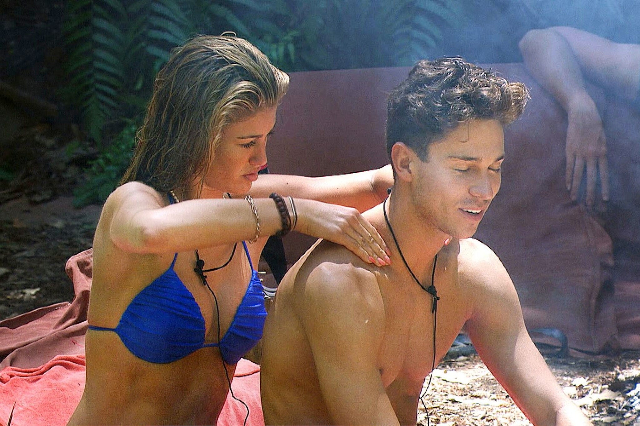 Amy Willerton gives Joey Essex a massage in the 'I'm A Celebrity' jungle