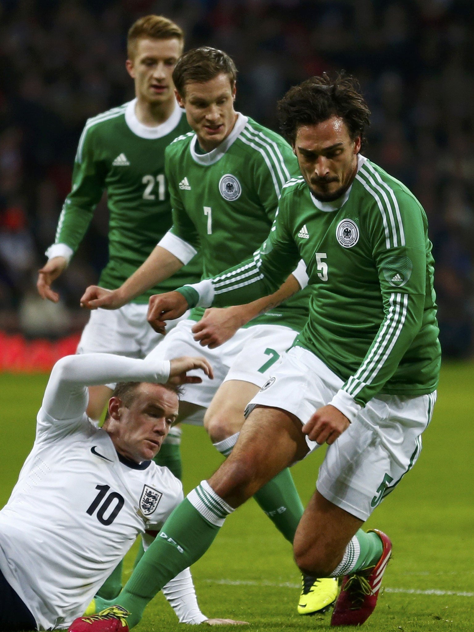 Mats Hummels picked up an ankle injury at Wembley