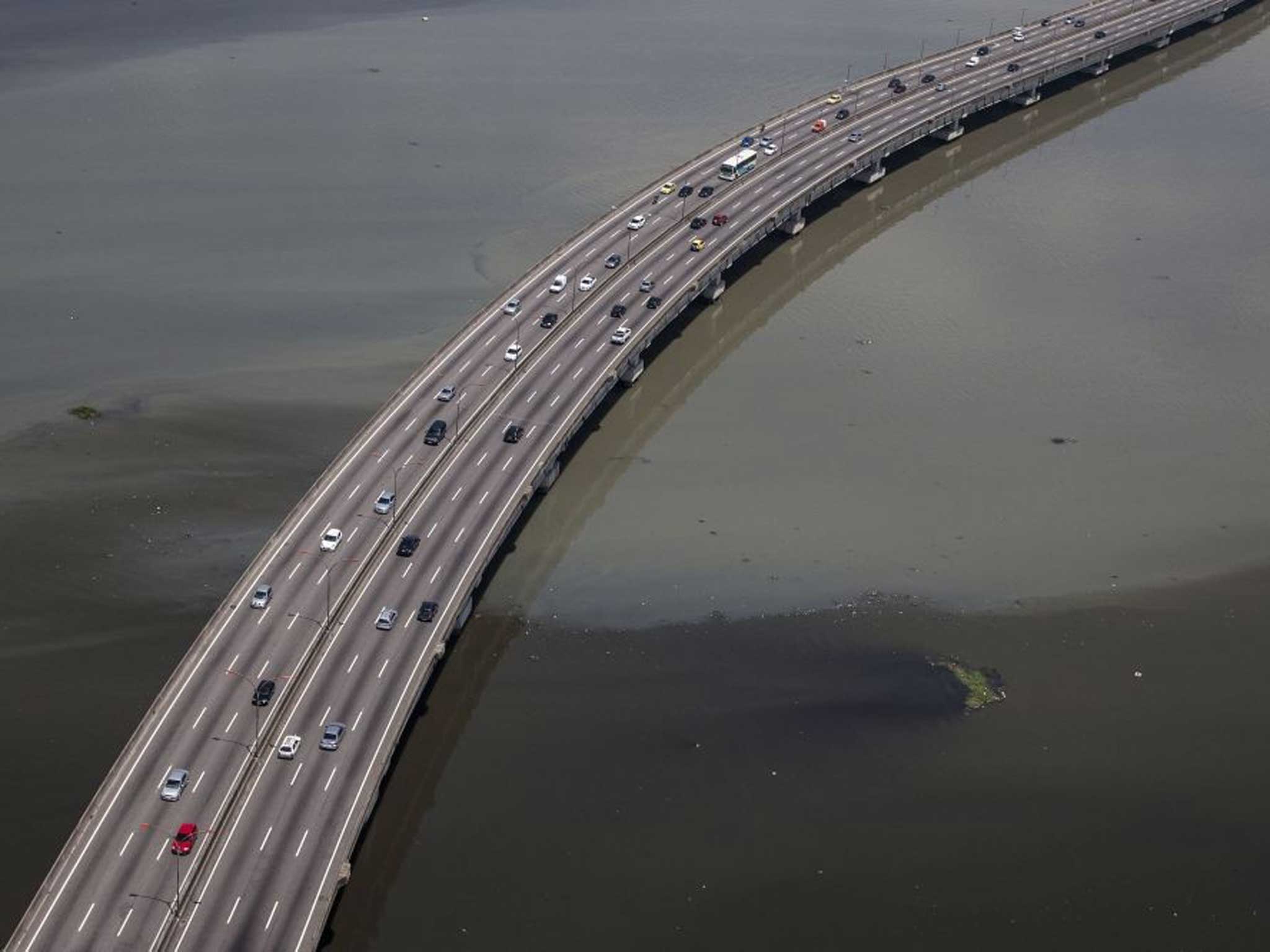 Oil spill: The polluted waters of Guanabara Bay, where the 2016 Olympic sailing will be held