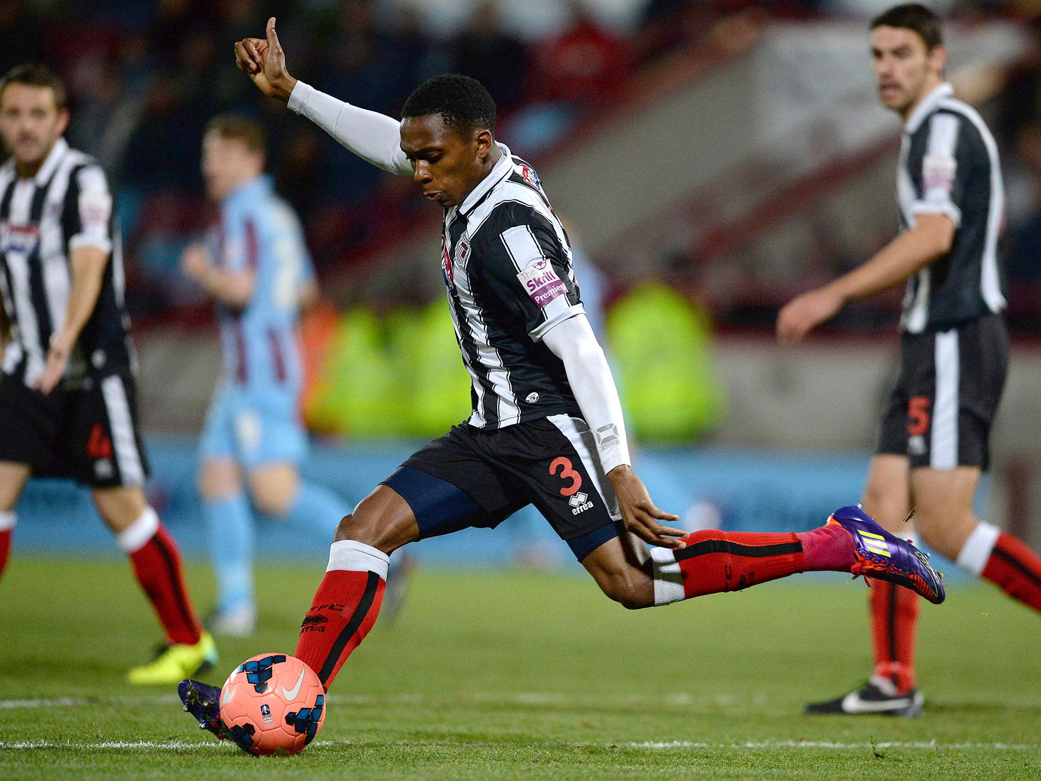 'On the Bench', the first show, will be a round-up of the Tuesday night news from Football Conference side Grimsby Town and other sports teams along the Humber