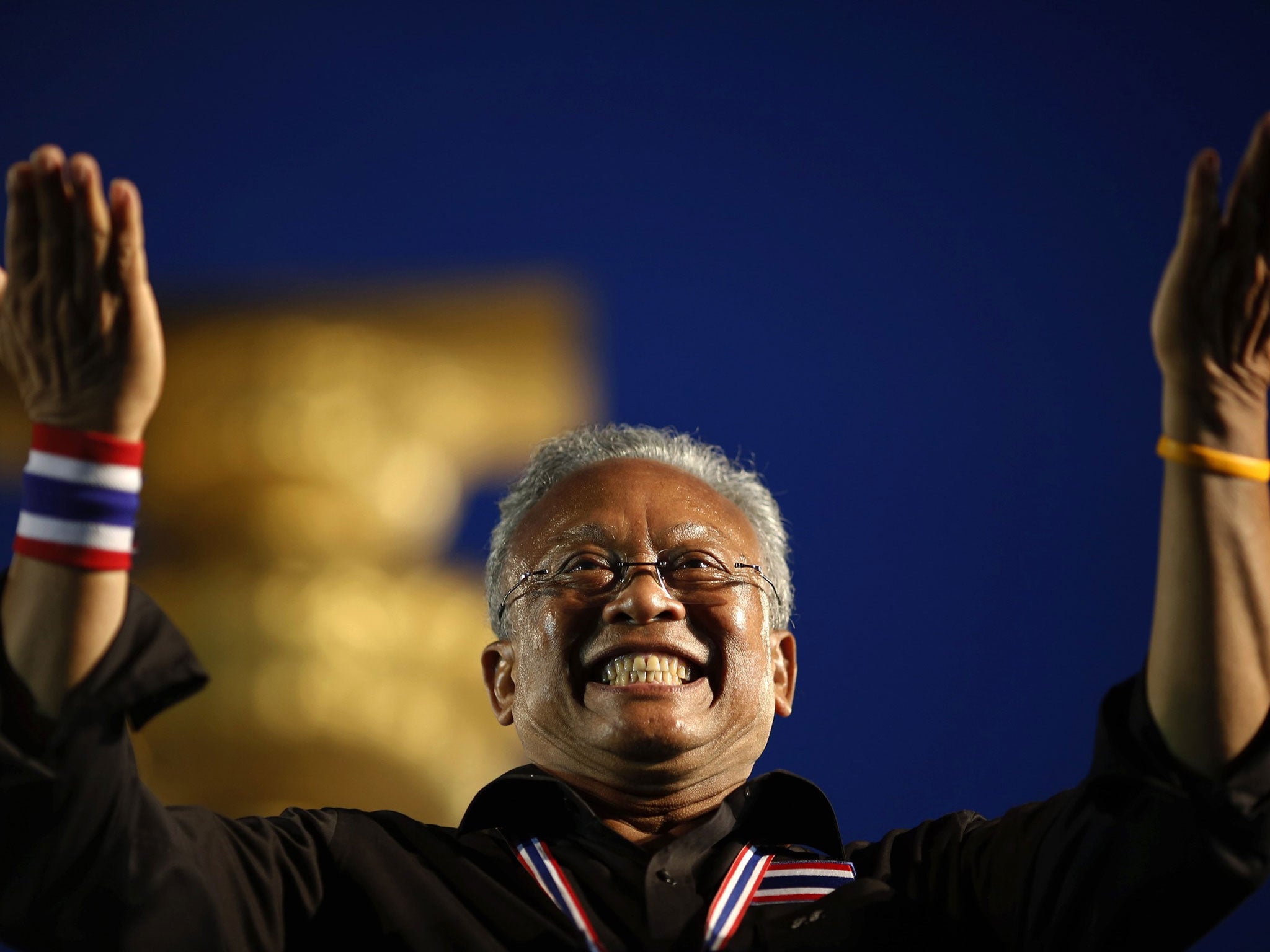 Suthep Thaugsuban addresses the crowds in central Bangkok