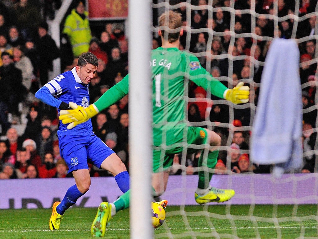 Bryan Oviedo scores past David de Gea