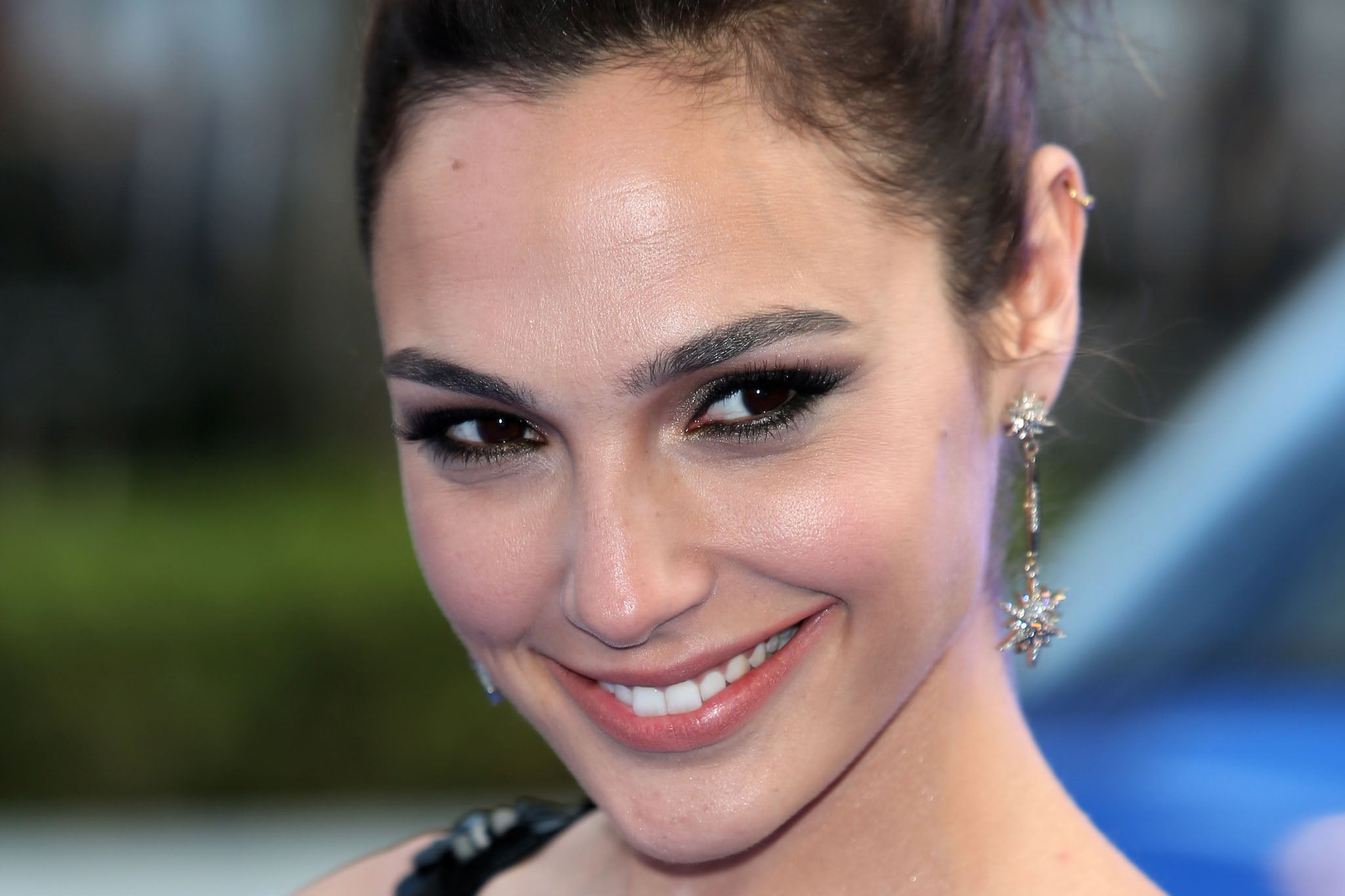 Israeli-born actress Gal Gadot has been cast to play Wonder Woman