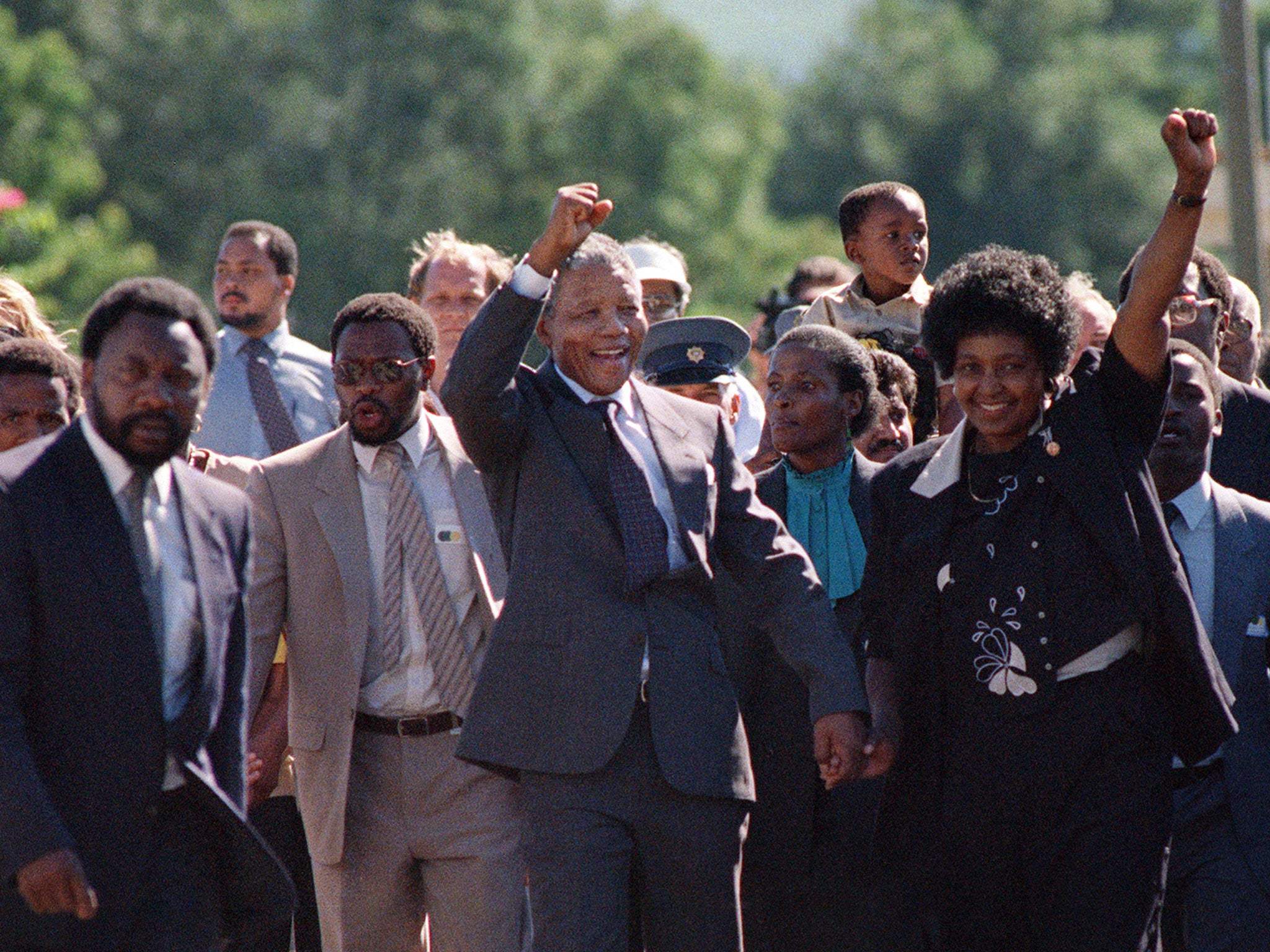 February 11, 1990: Nelson Mandela (C) and his then-wife Winnie raising their fists and saluting cheering crowd upon Mandela's release from the Victor Verster prison (AFP)