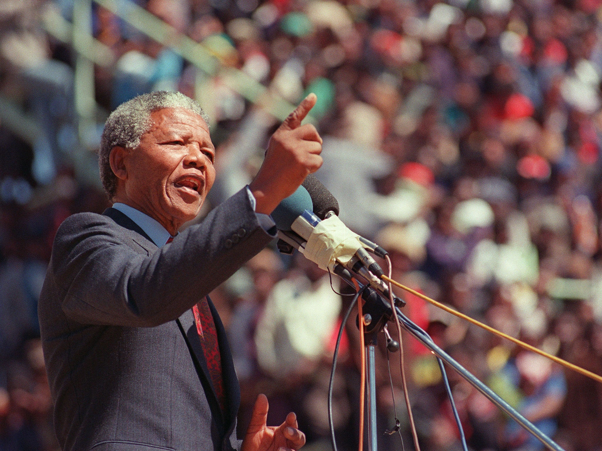 Nelson Mandela addresses at a funeral of 12 people died during the township unrests in Soweto, 20 September 1990 (AFP)