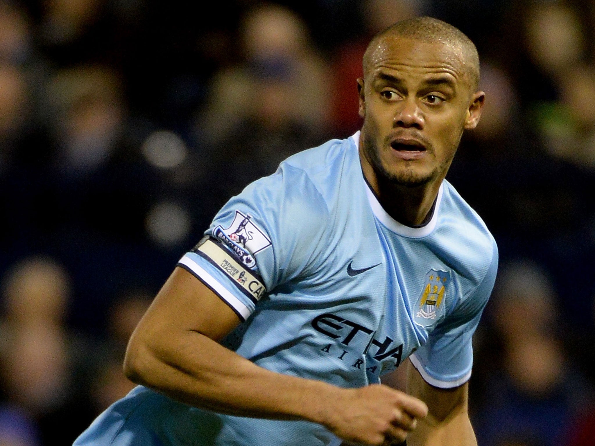 Manchester City want to tie club captain Kompany down to a long-term deal