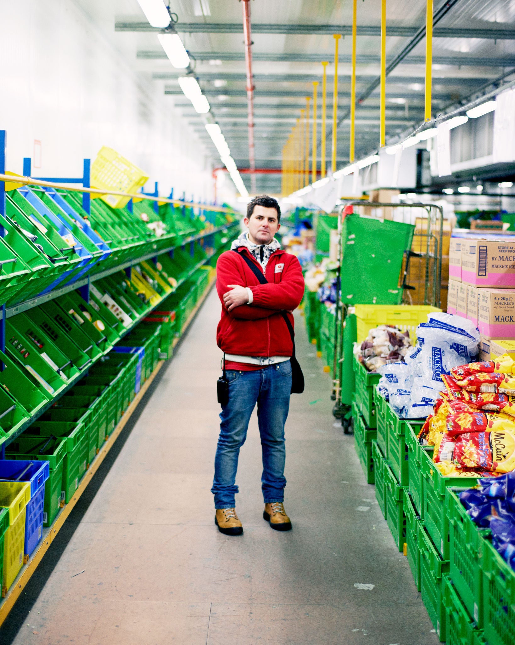 The system that controls the whereabouts of the totes along 25 miles of conveyor belts has to be clever enough that pickers are able to box up frozen goods and fresh food at the same time