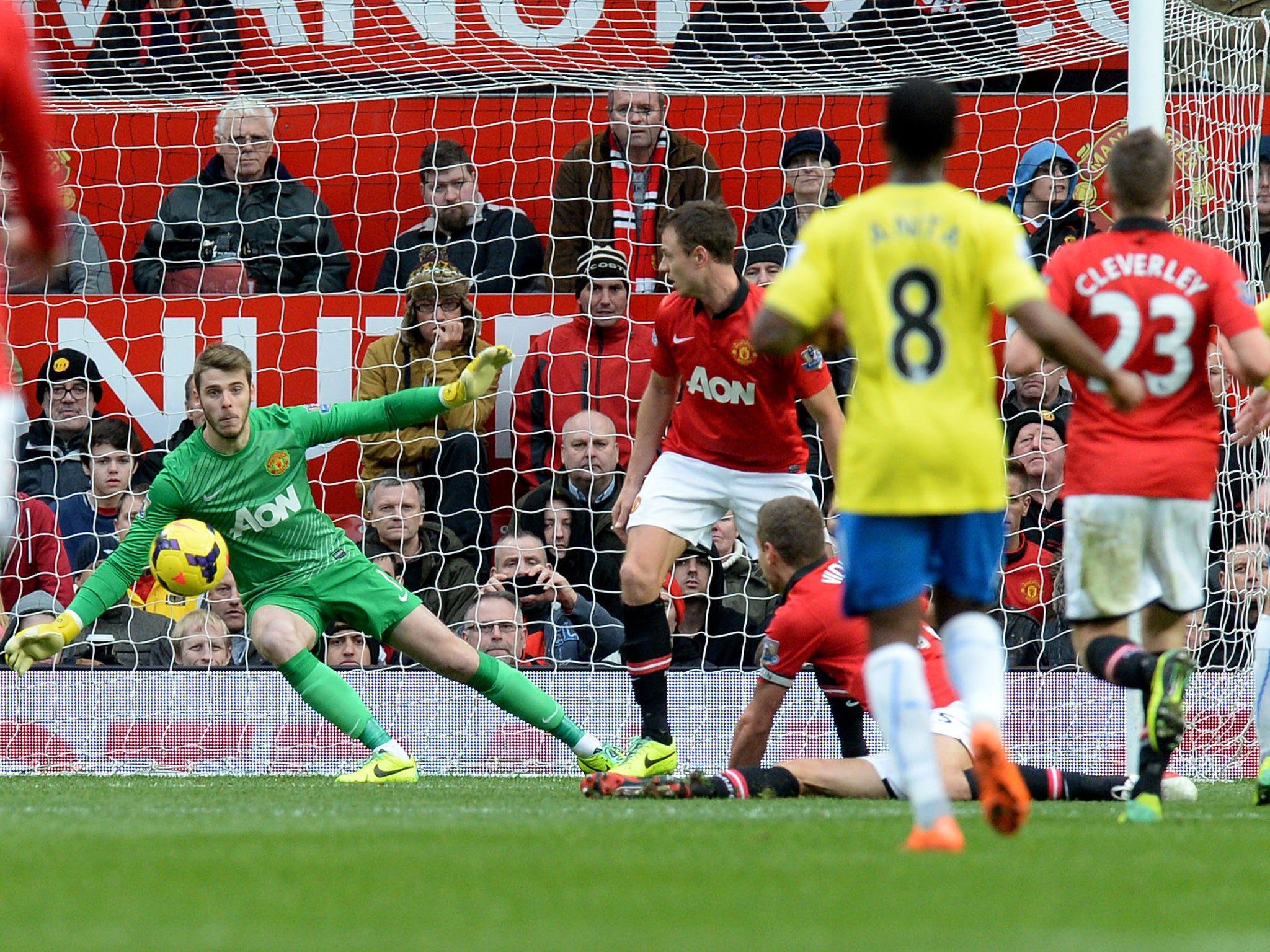 Newcastle midfielder Yohan Cabaye scores the winner at Old Trafford