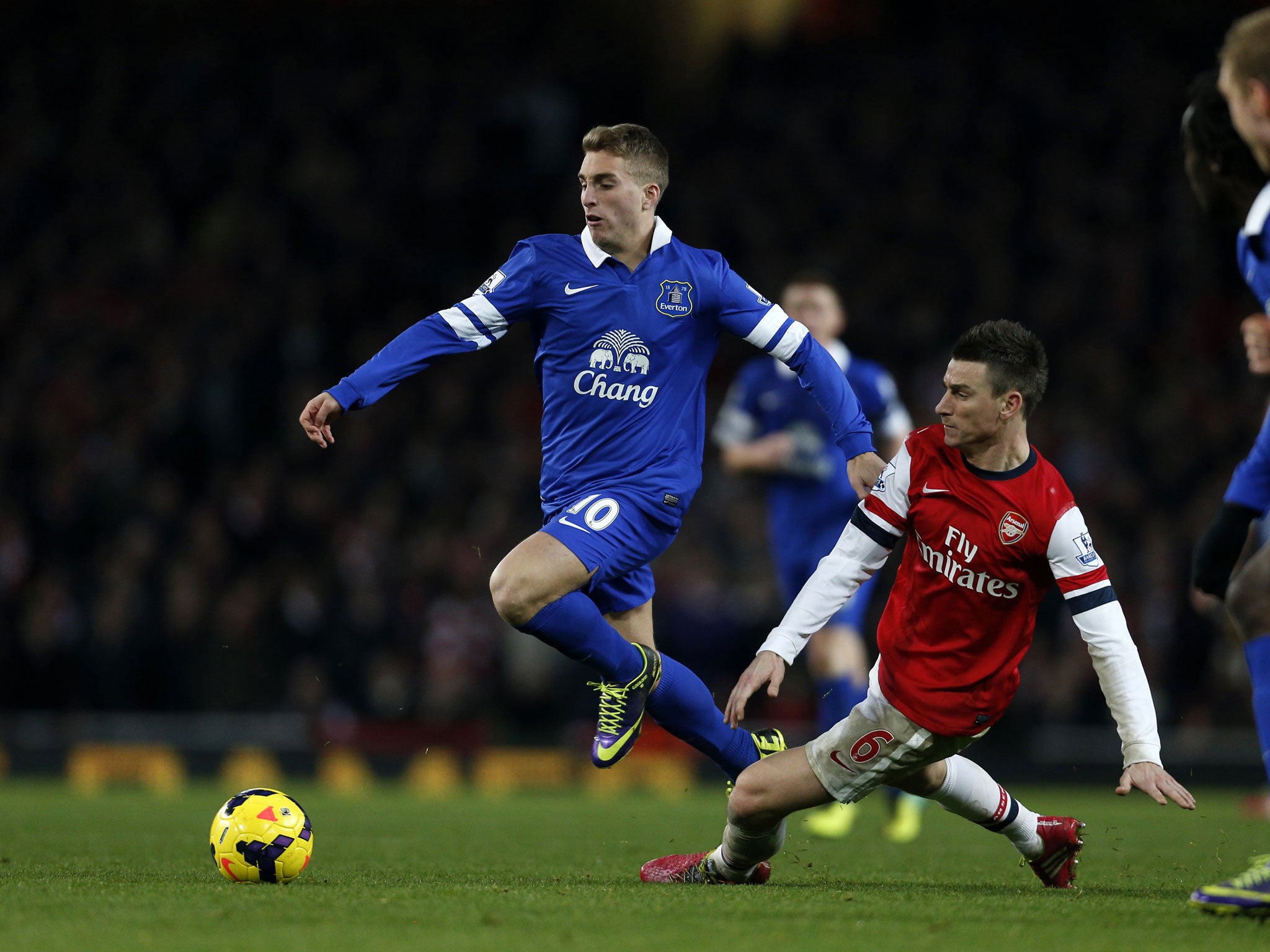 Everton winger Gerard Deulofeu skips past Arsenal defender Laurent Koscielny