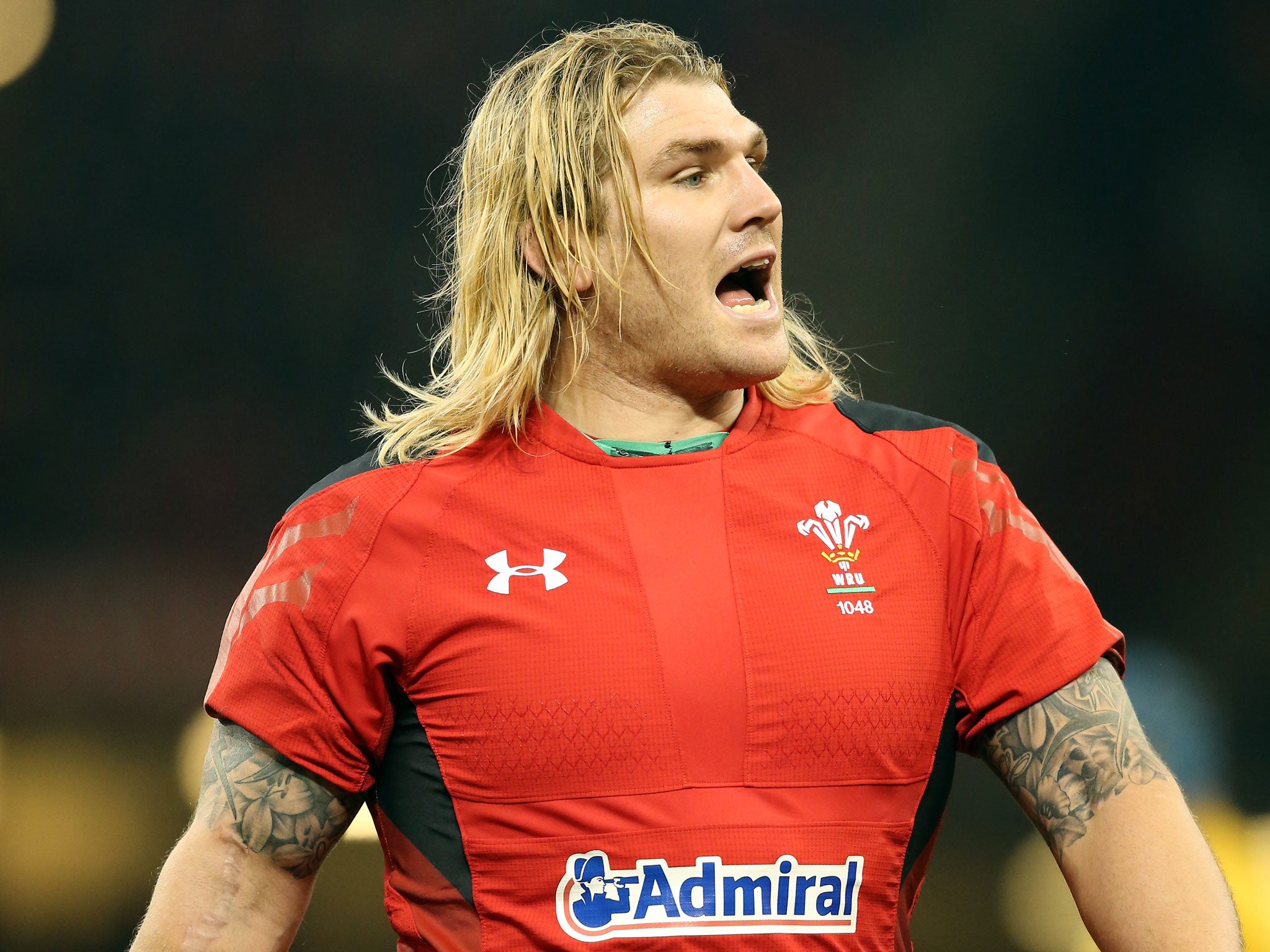 Richard Hibbard has agreed to join Gloucester from next season, becoming the latest Wales international to leave the country for either England or France