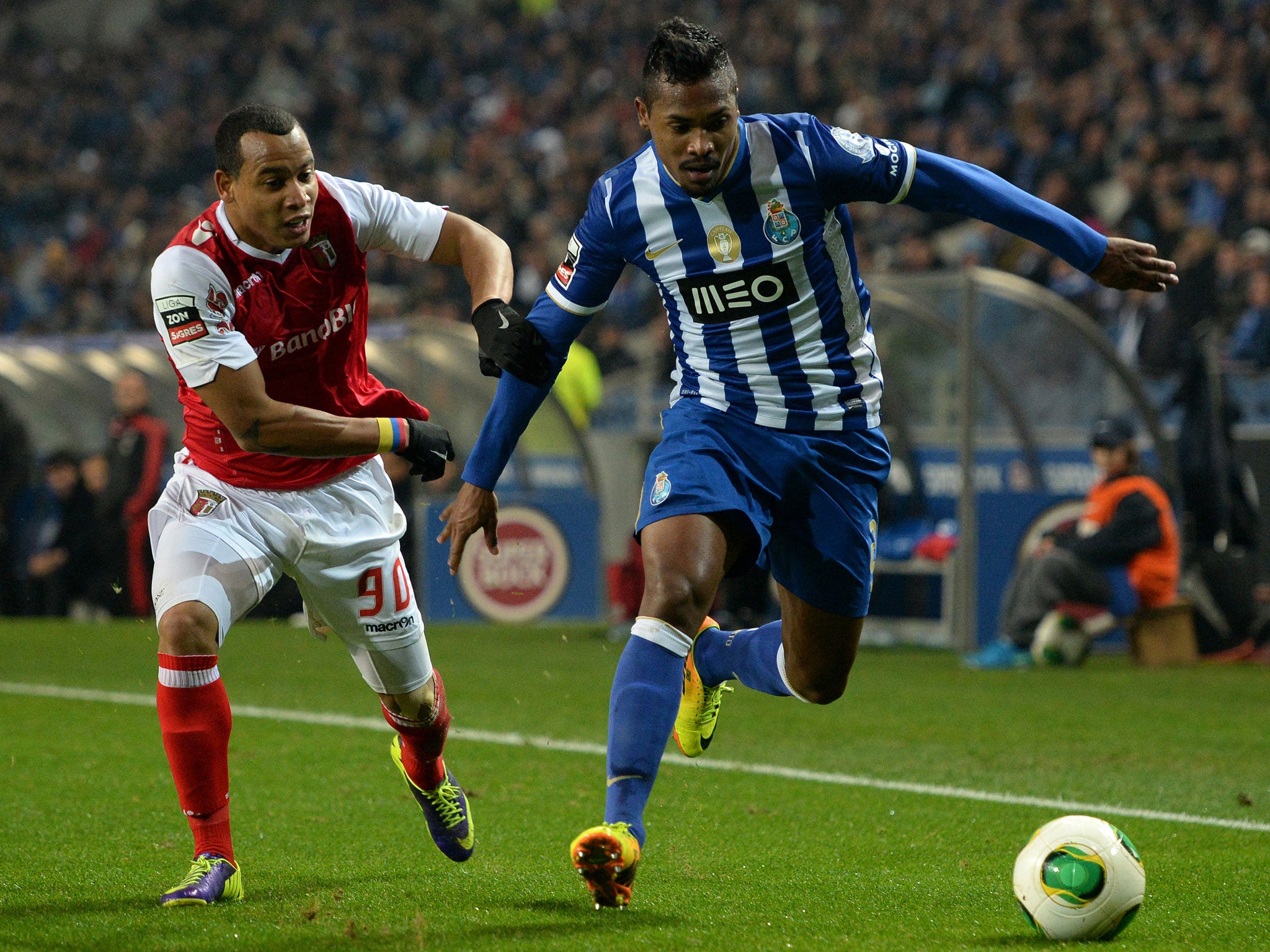 Braga's Brazilian defender Baiano (L) vies with Porto's Brazilian defender Alex Sandro d