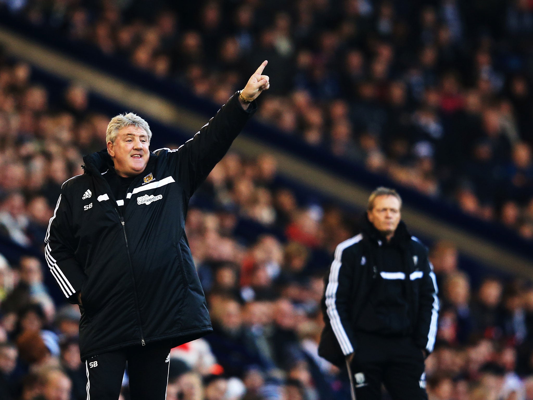 Hull City manager Steve Bruce shouts instructions from the touchline